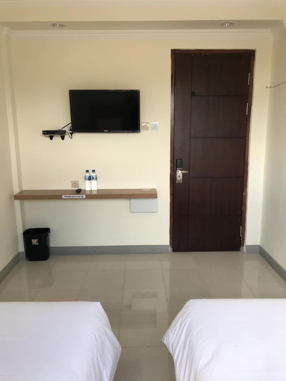 Single Room with Shared Bathroom