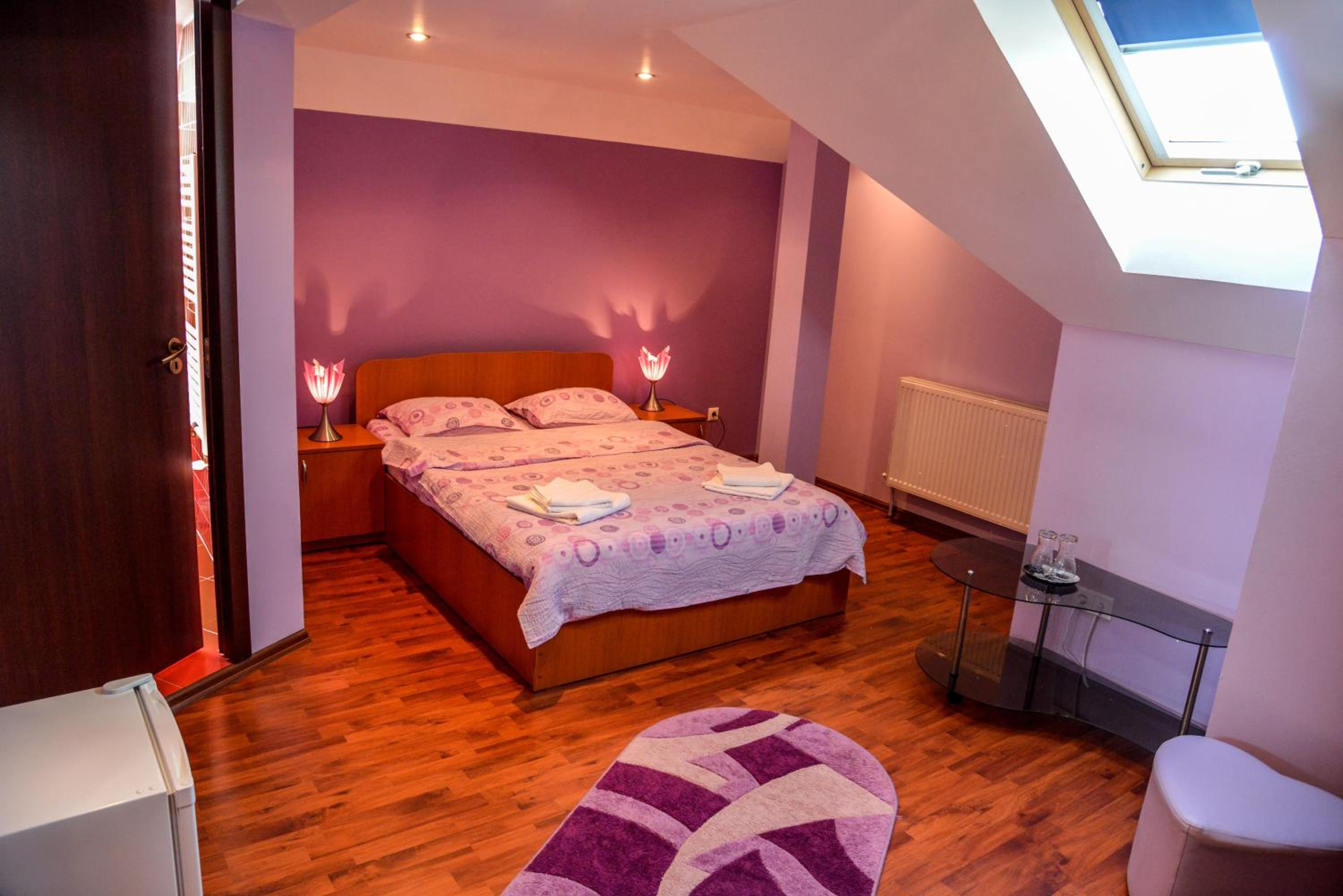 Double Room - Photo 10