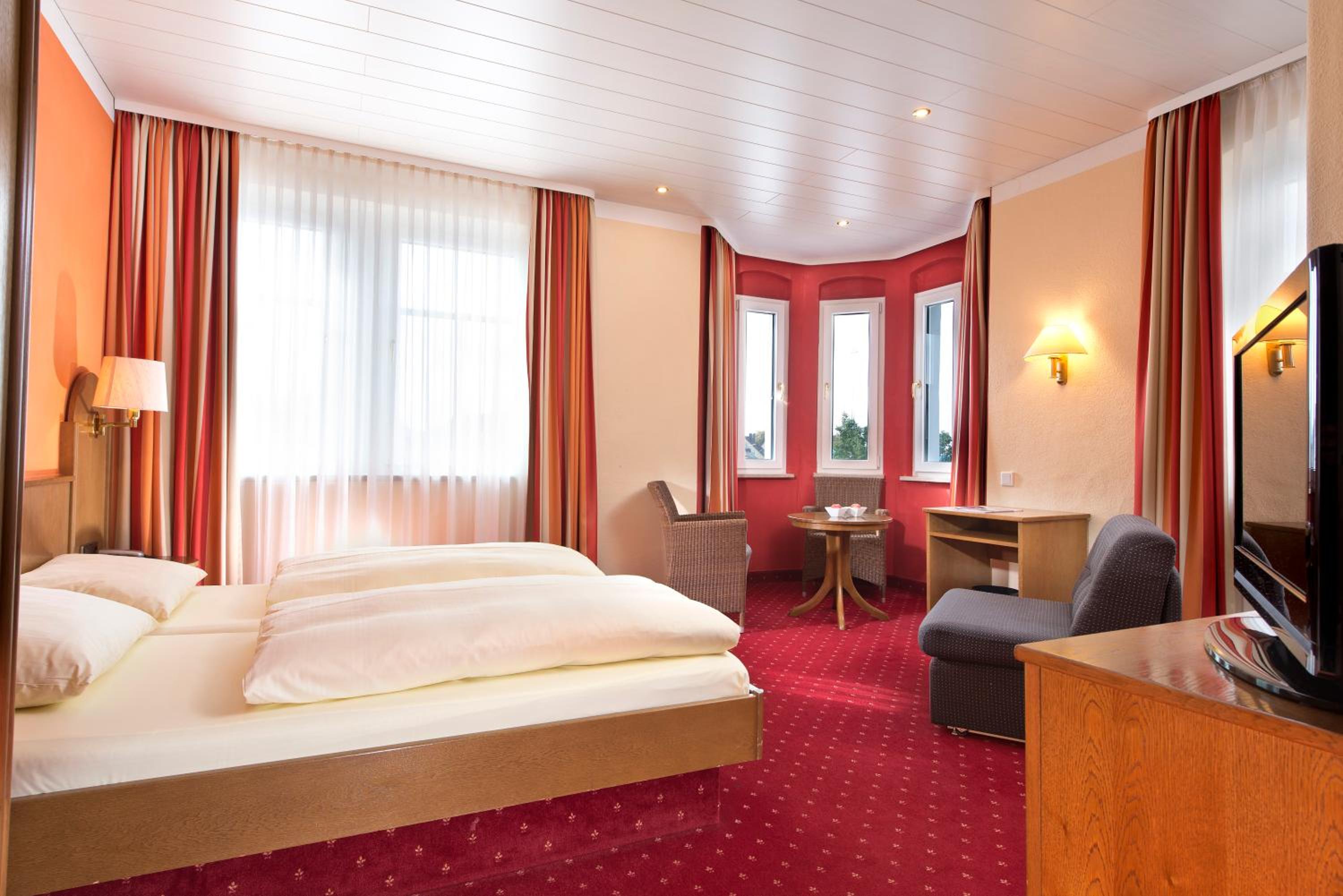 Standard Quadruple Room (2 adults + 2 children) - Photo 4