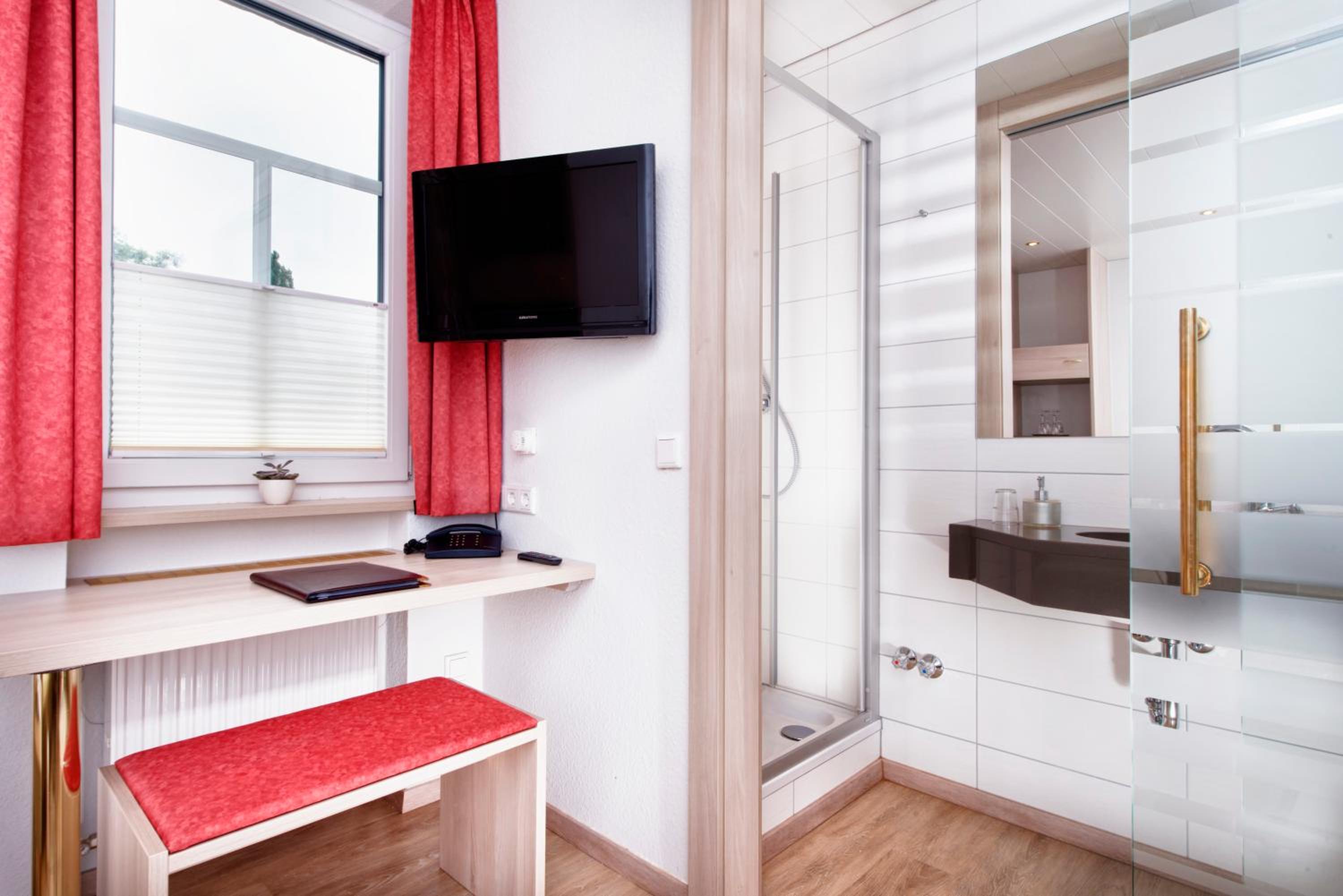 Small Double Room - Photo 1