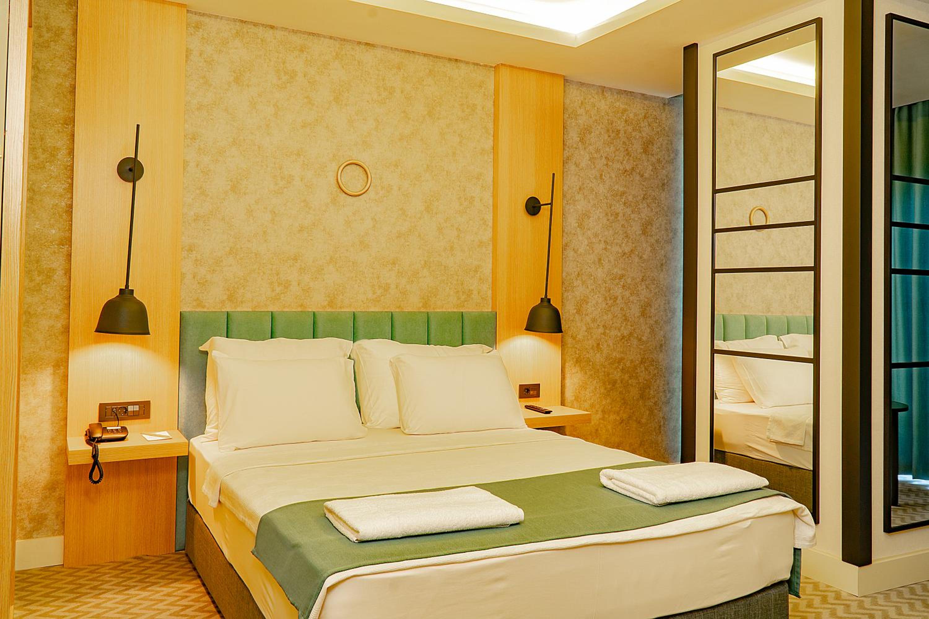 Suite - Photo 5