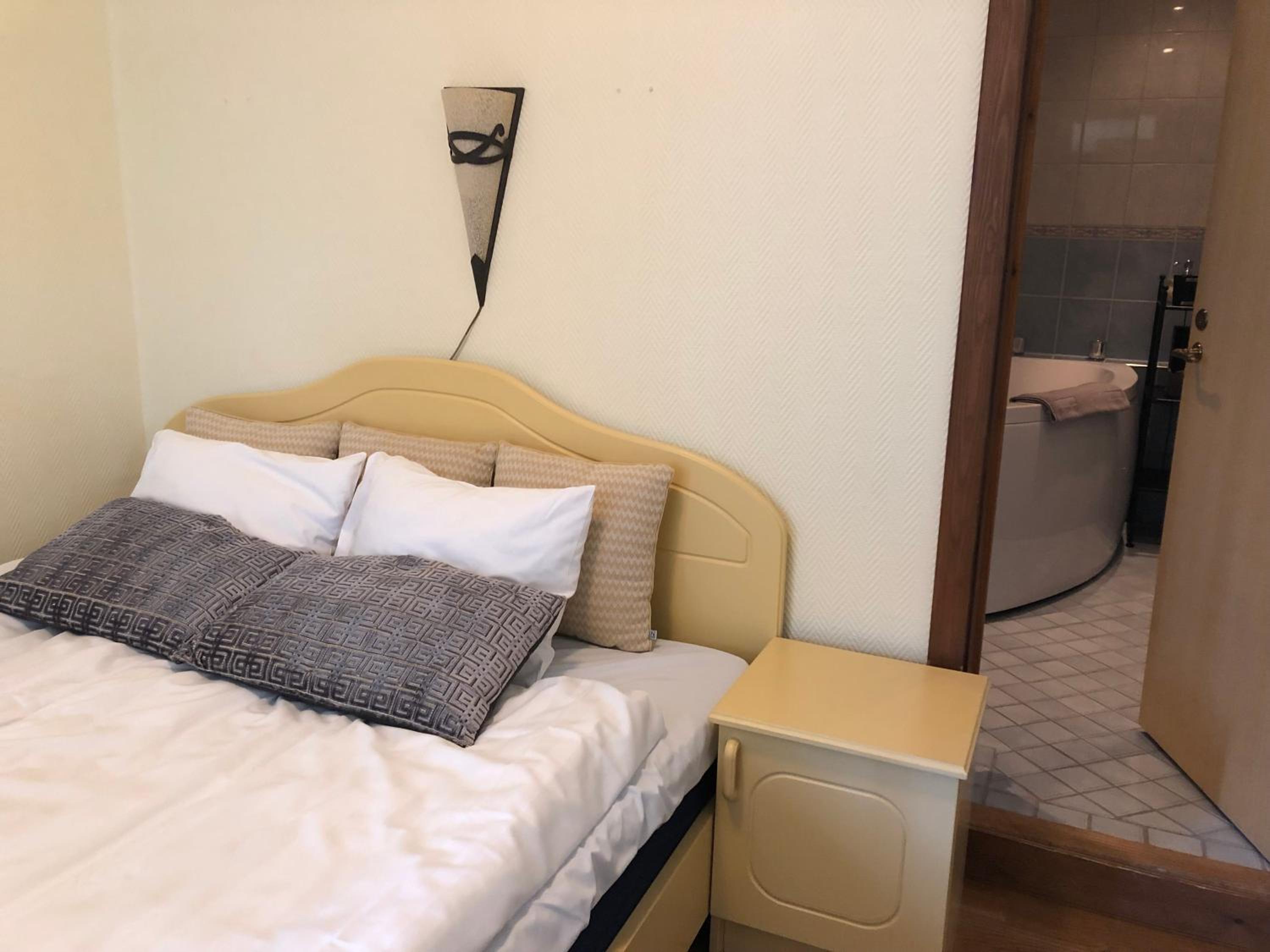 Double Room with Bath photo 1