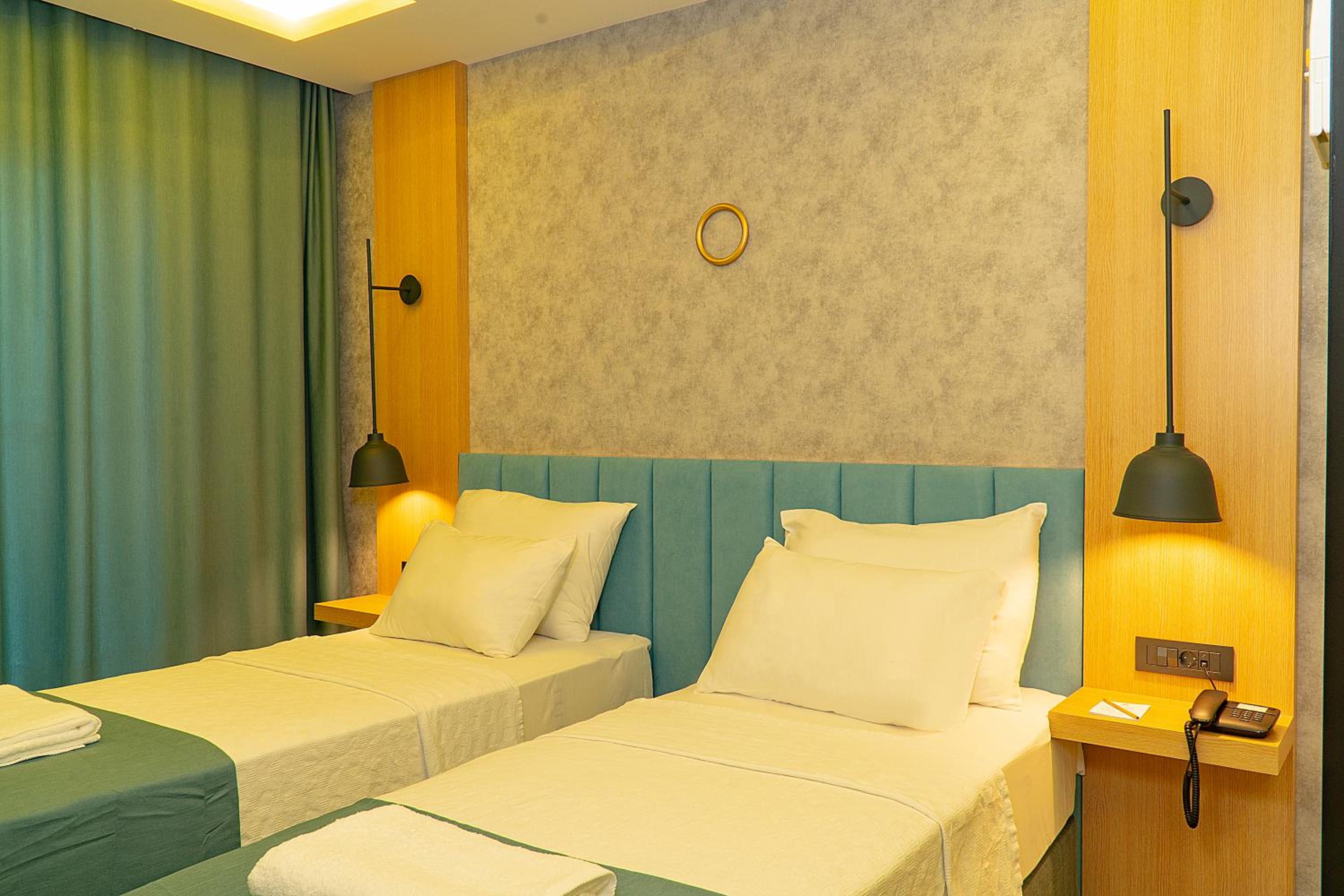 Standard Twin Room - Photo 3