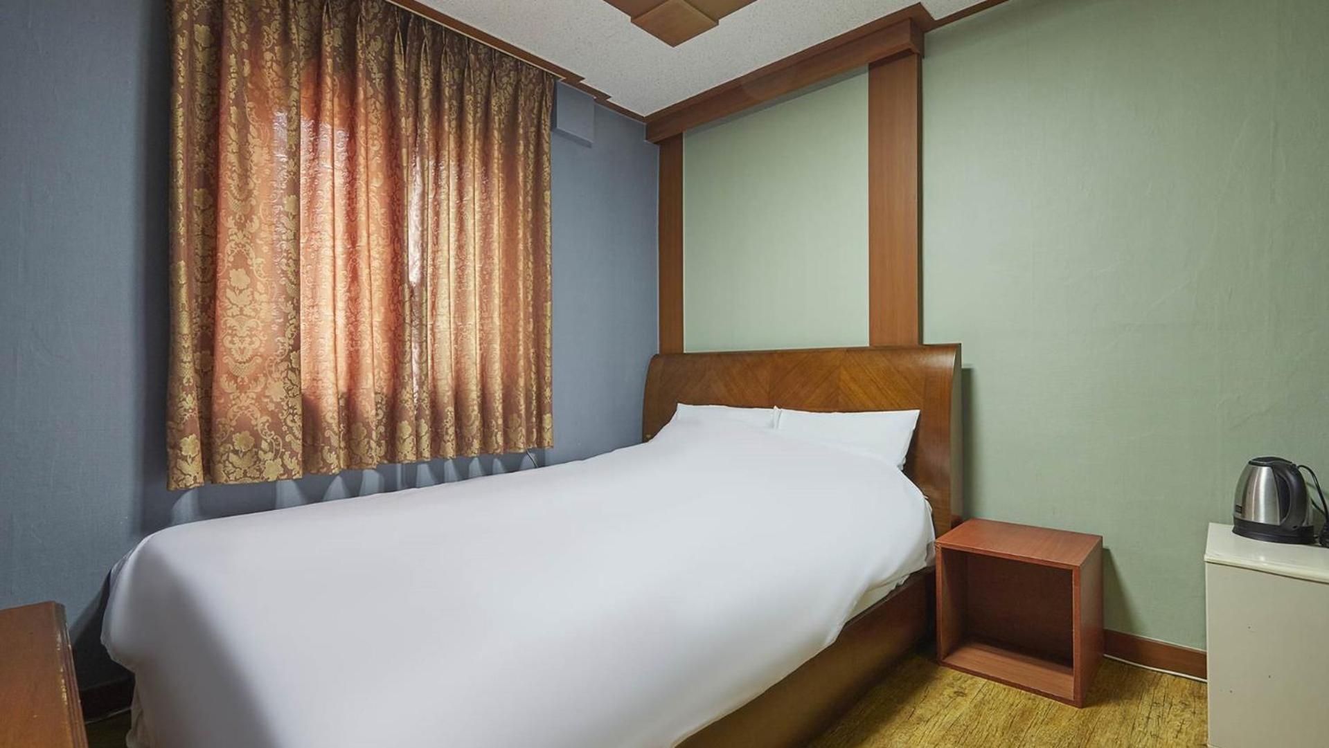 Double Room - Photo 5
