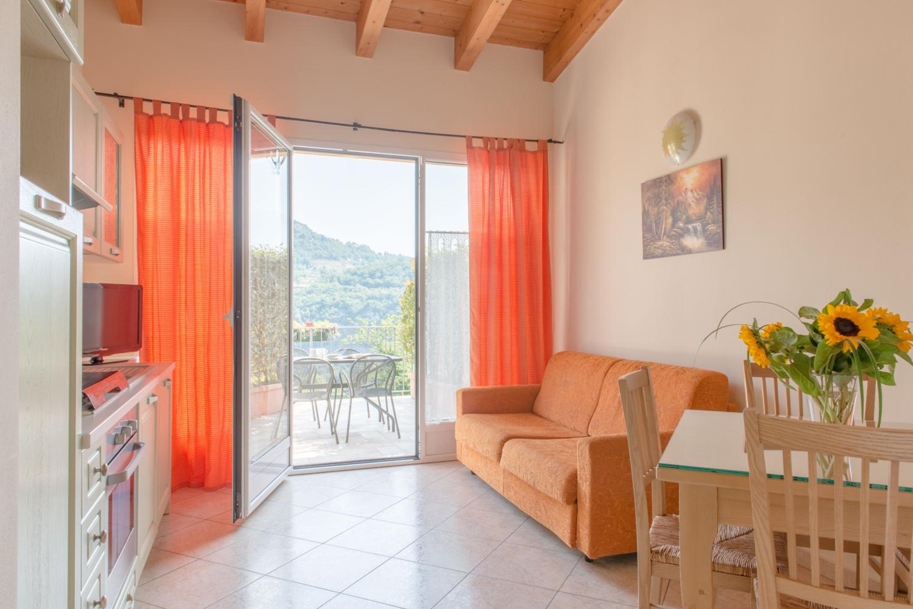 Deluxe One-Bedroom Apartment (4 Adults)