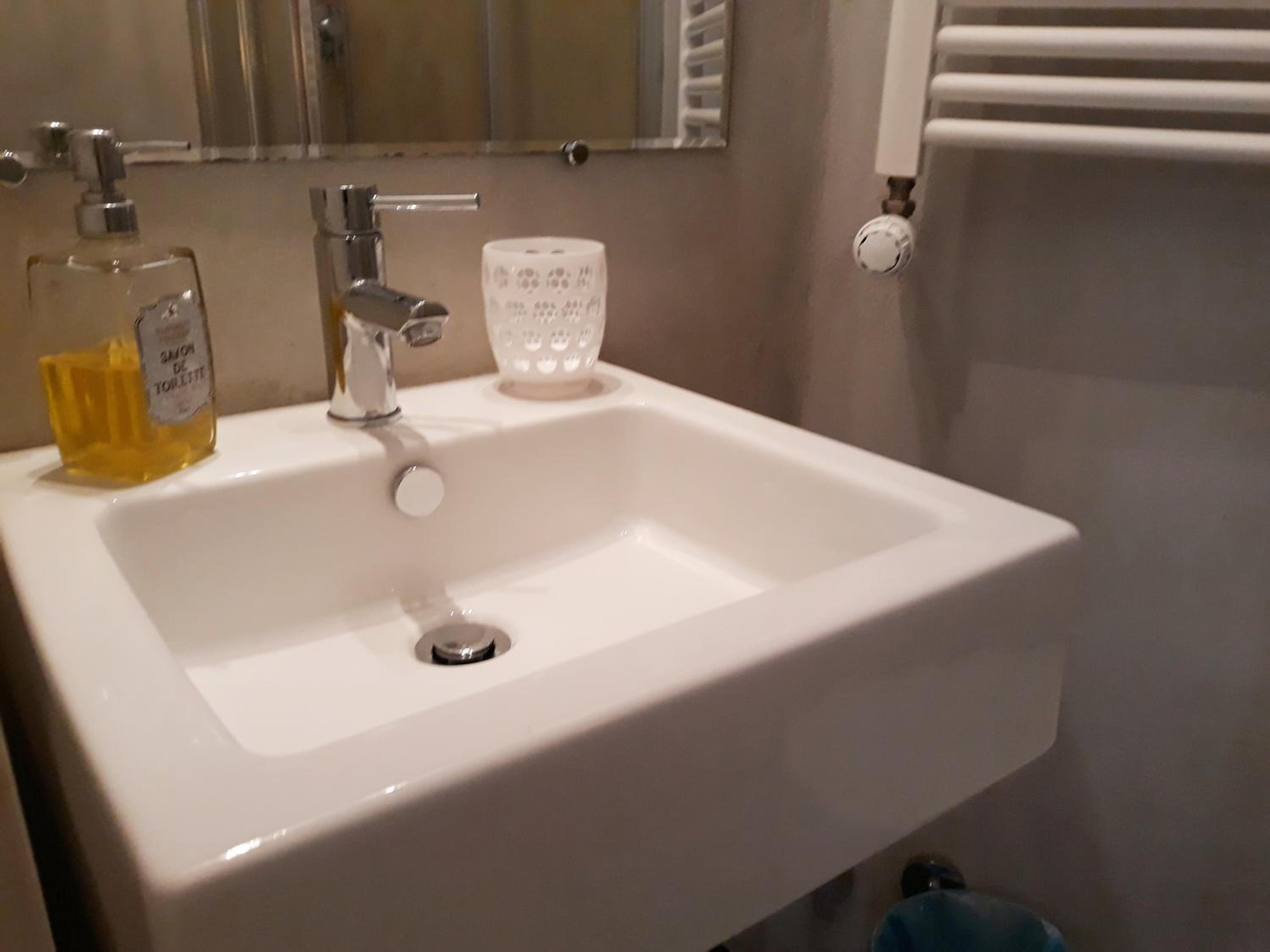 Double or Twin Room with Private Bathroom photo 3