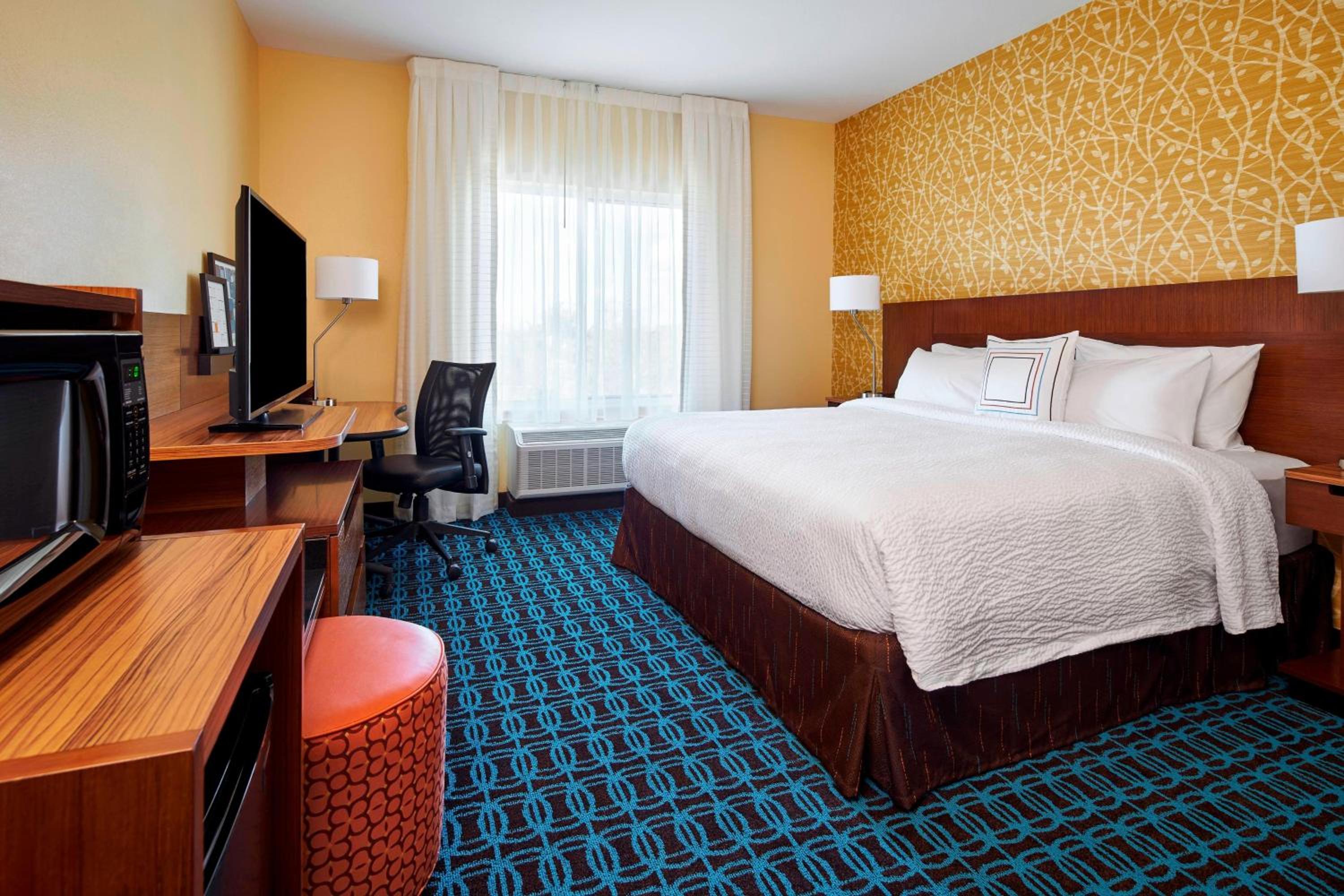 King Room with Bathtub - Mobility Access/Hearing Accessible