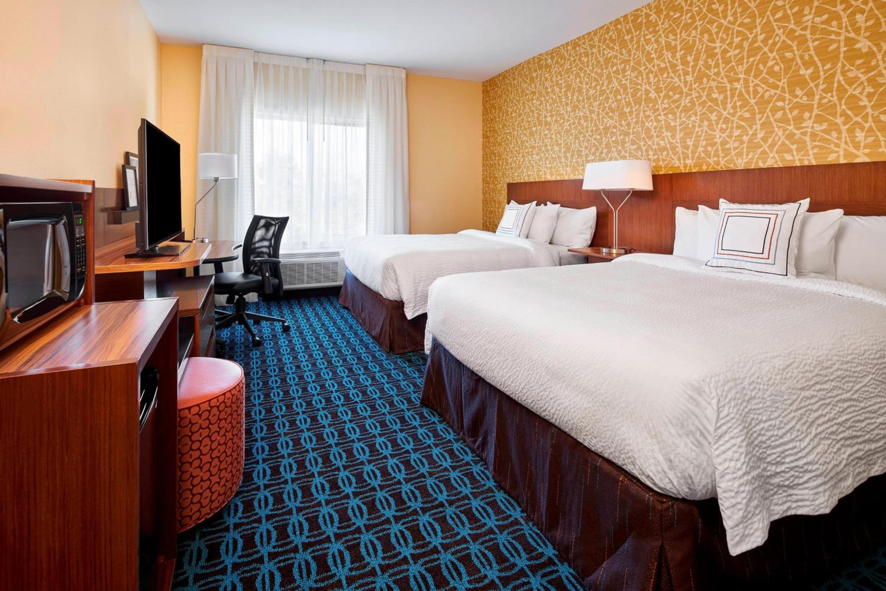 Queen Room with Two Queen Beds and Bathtub - Mobility Access