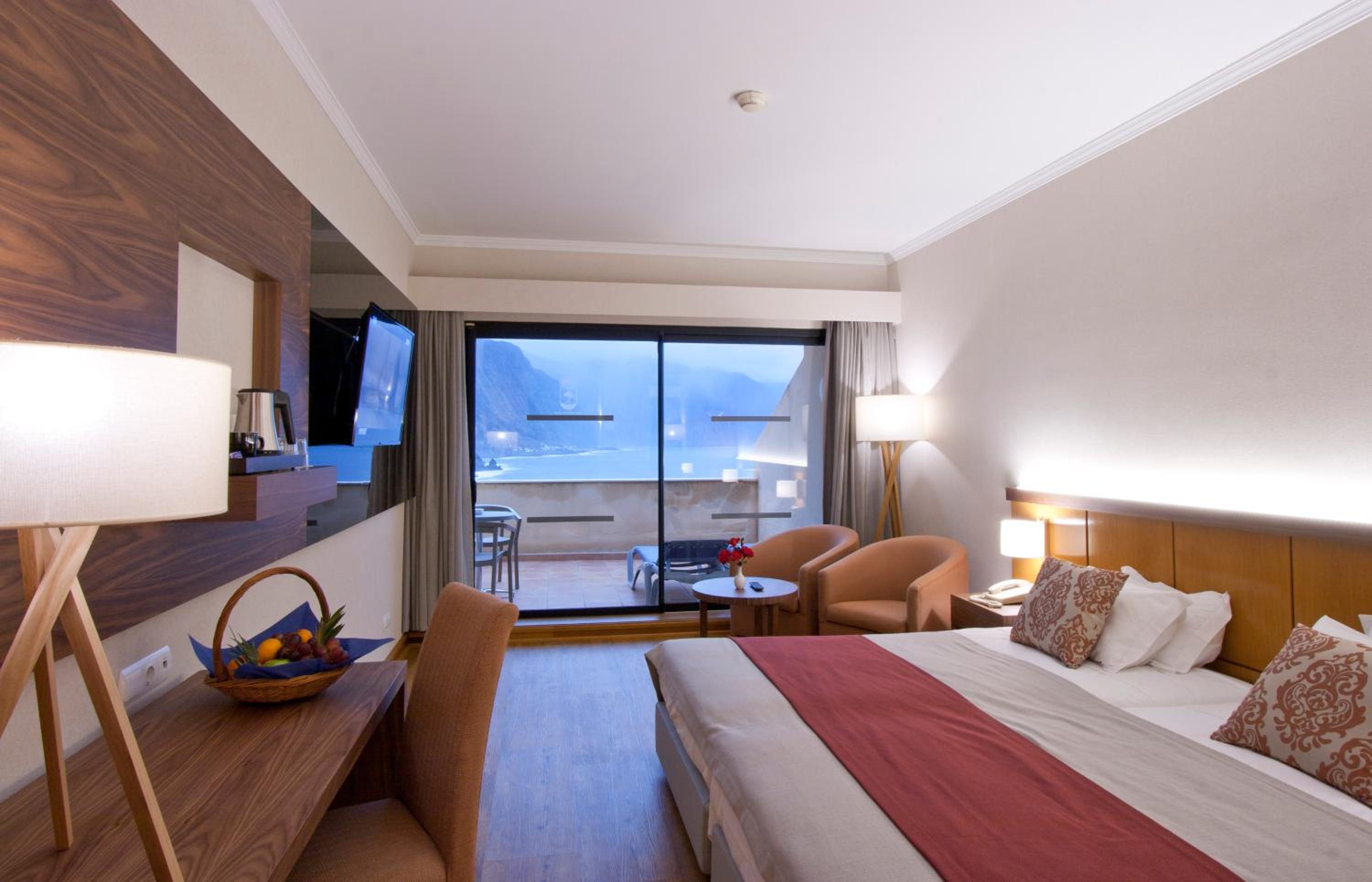 Deluxe Double Room with Balcony and Sea View photo 3