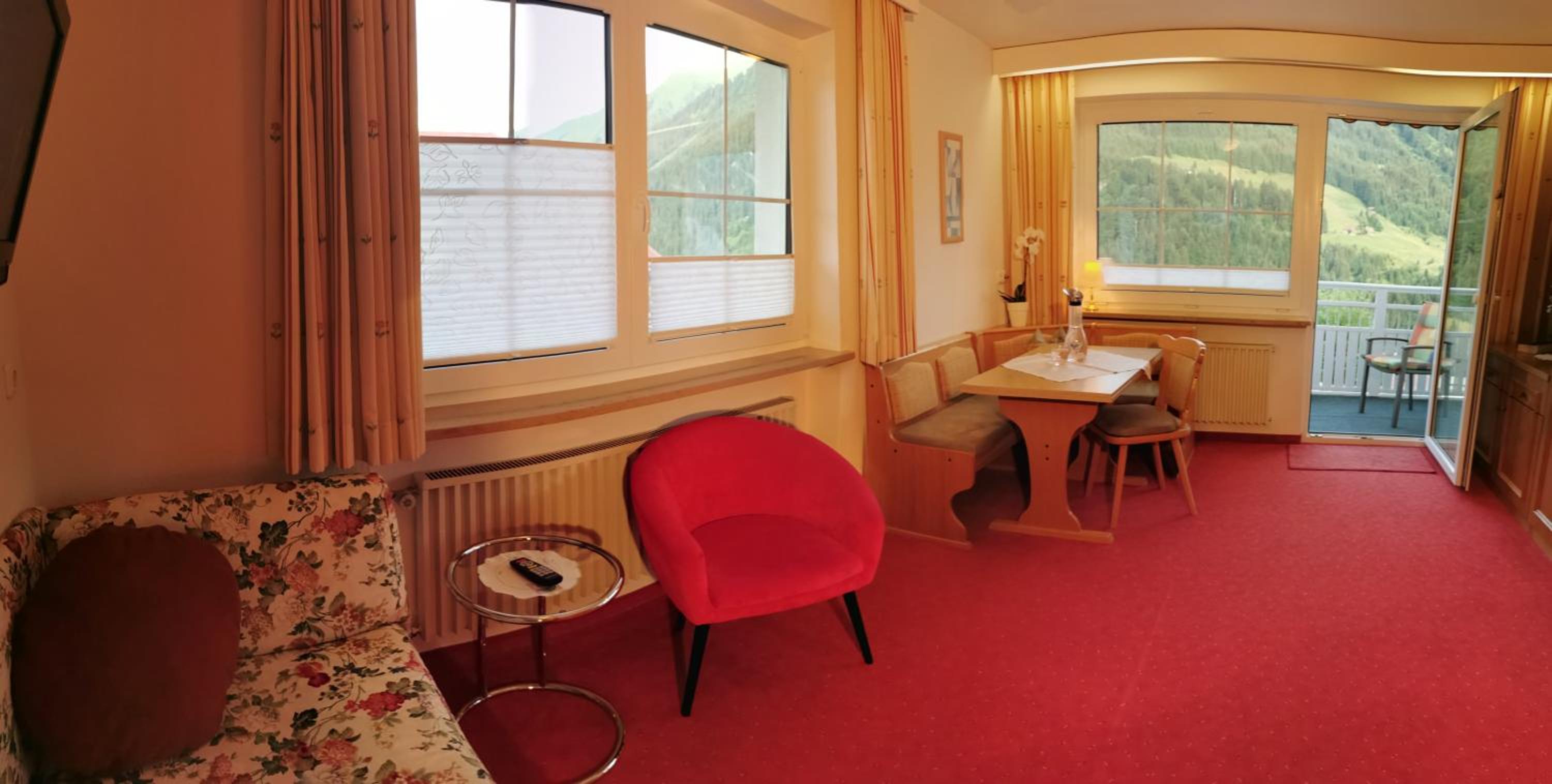 Studio with Balcony photo 1