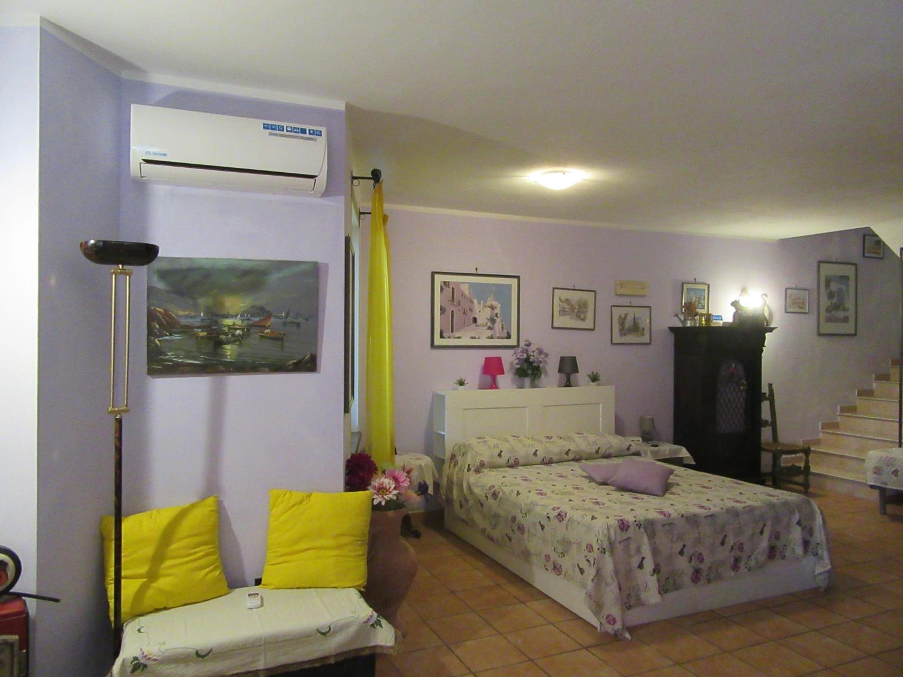 Large Double Room - Photo 1