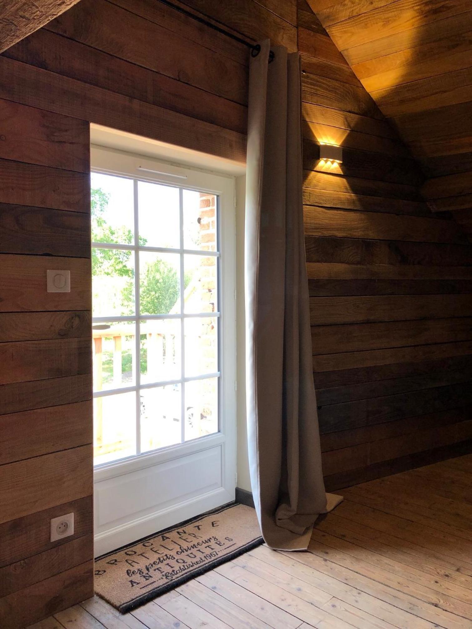 Double Room with Pool View - Photo 5