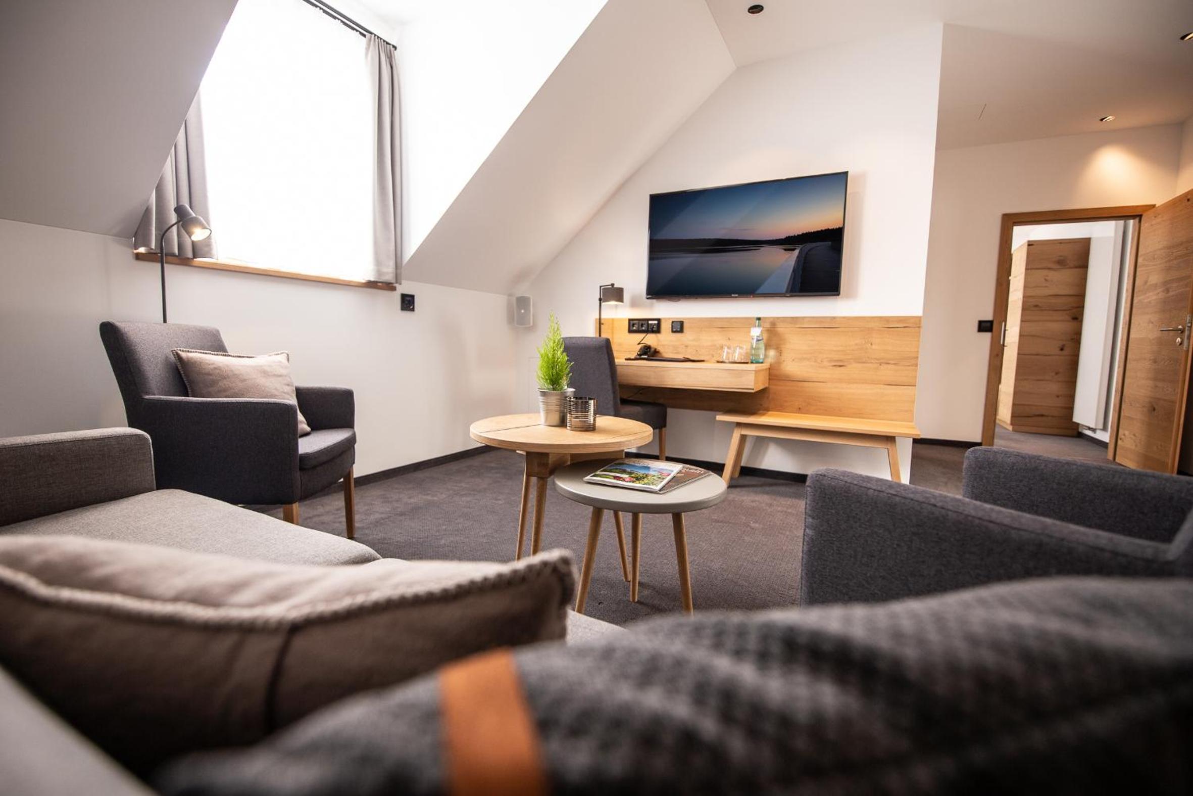 Suite - Photo 1
