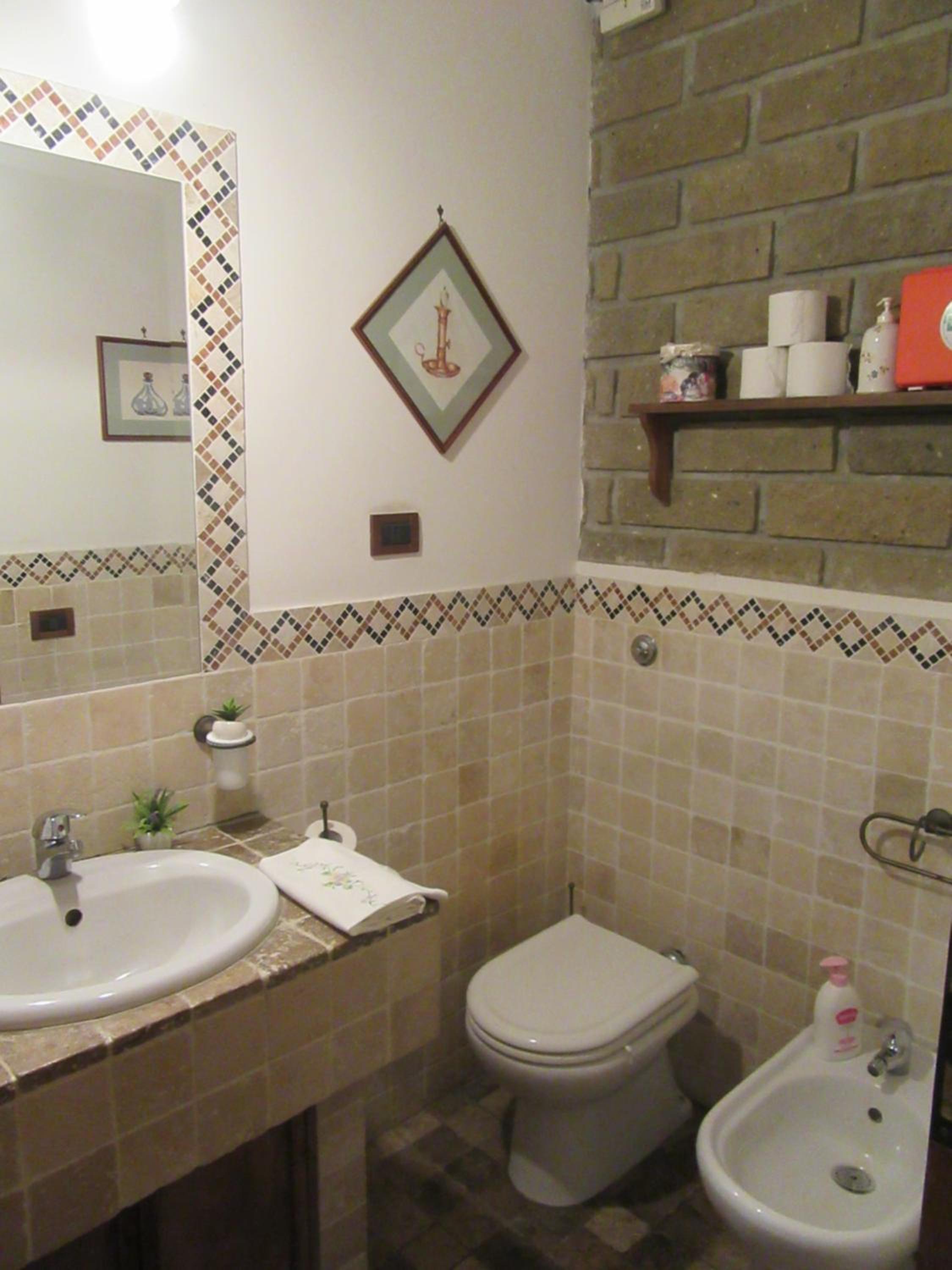 Large Double Room - Photo 6