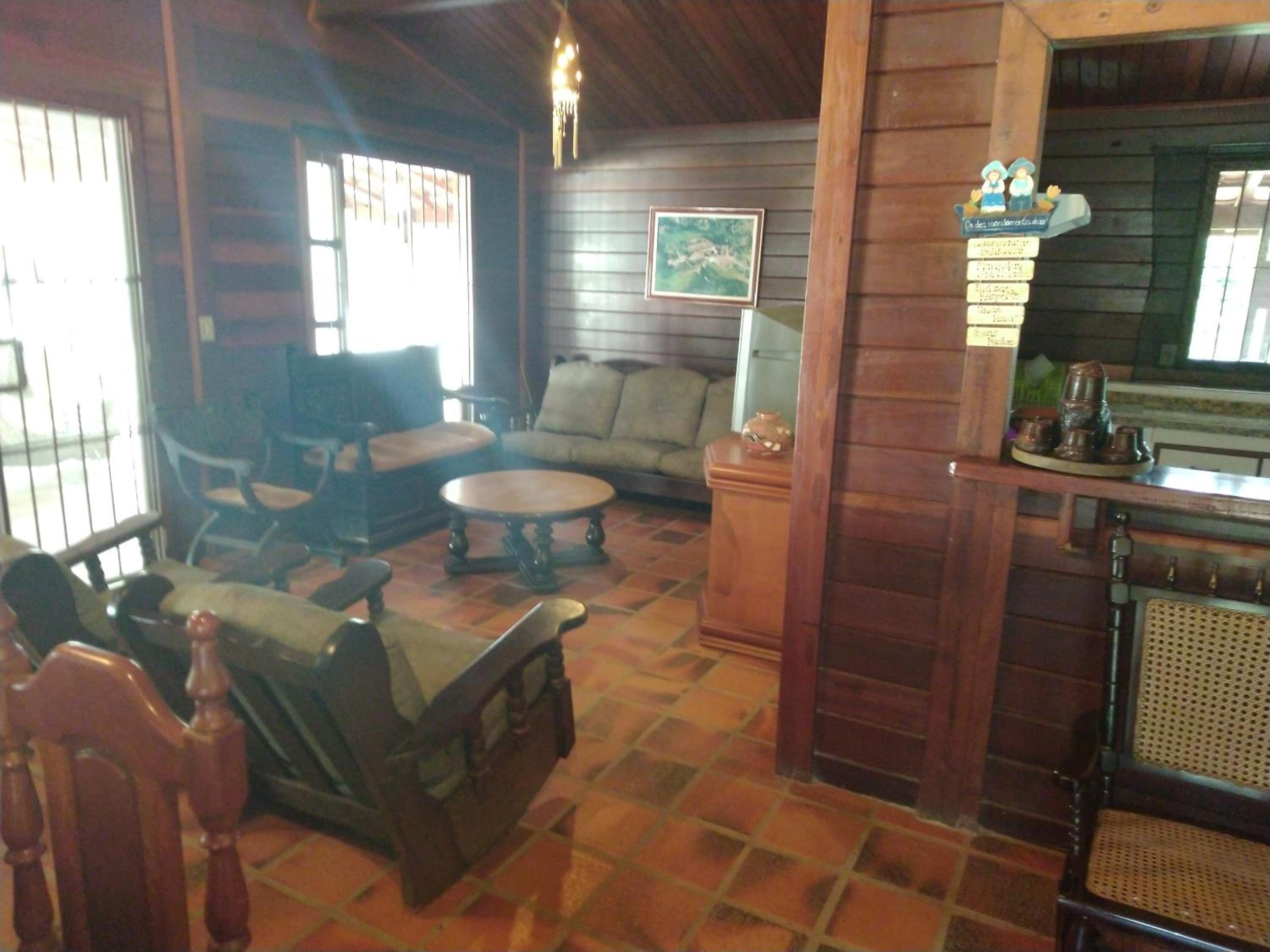 Five-Bedroom House photo 1