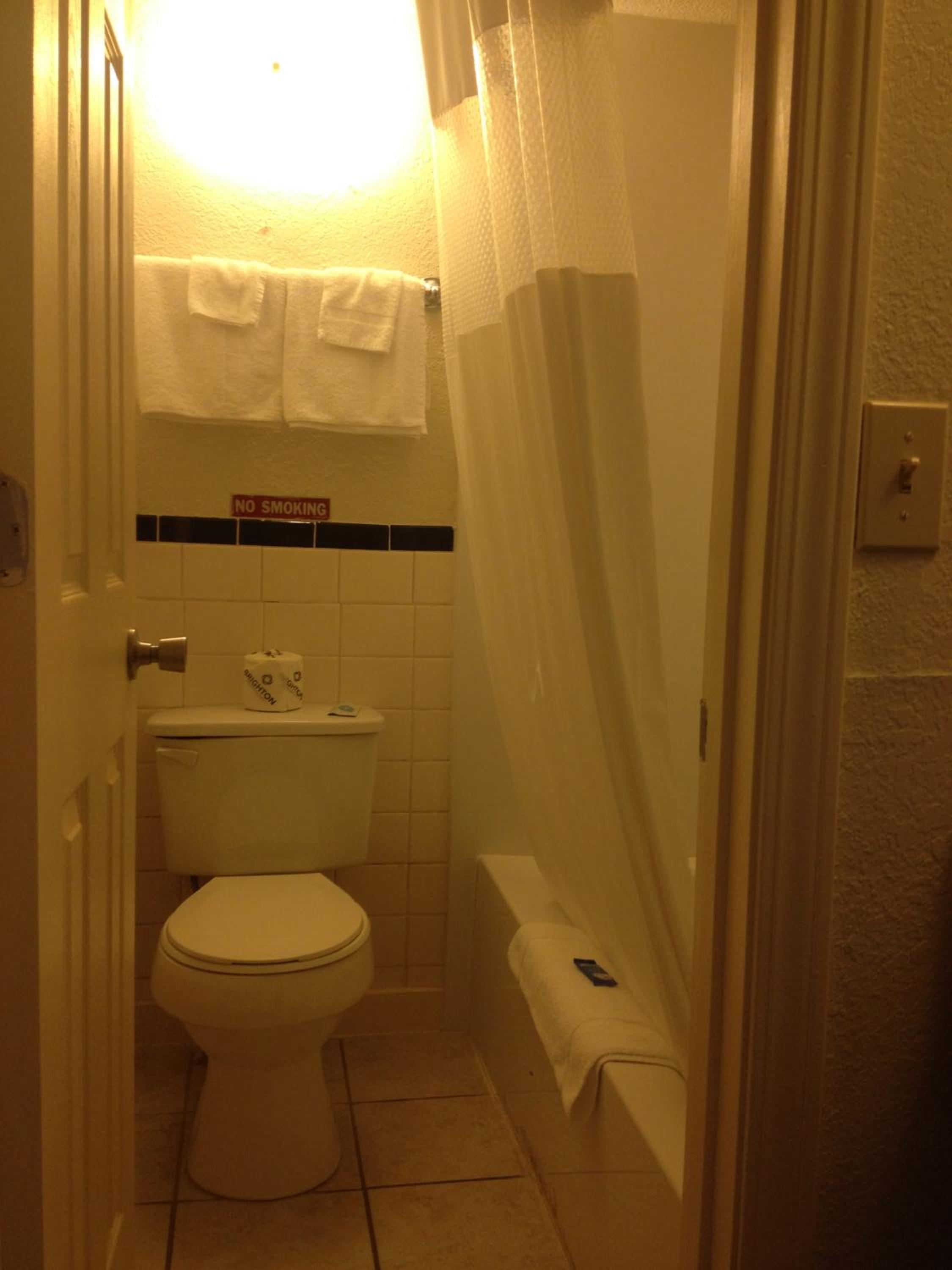 Standard Double Room - Photo 11