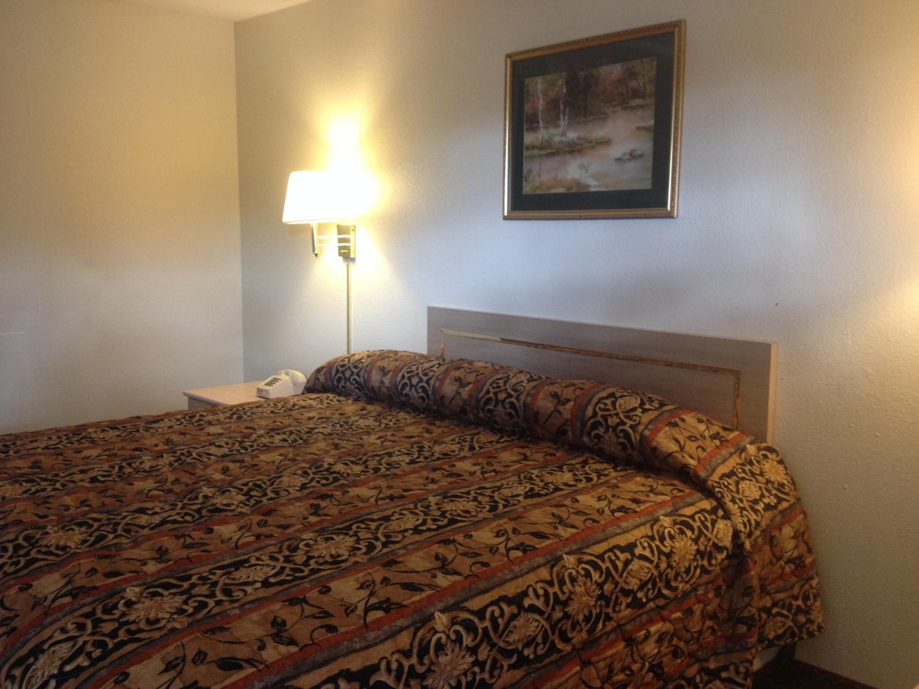 King Room - Non-Smoking - Photo 14