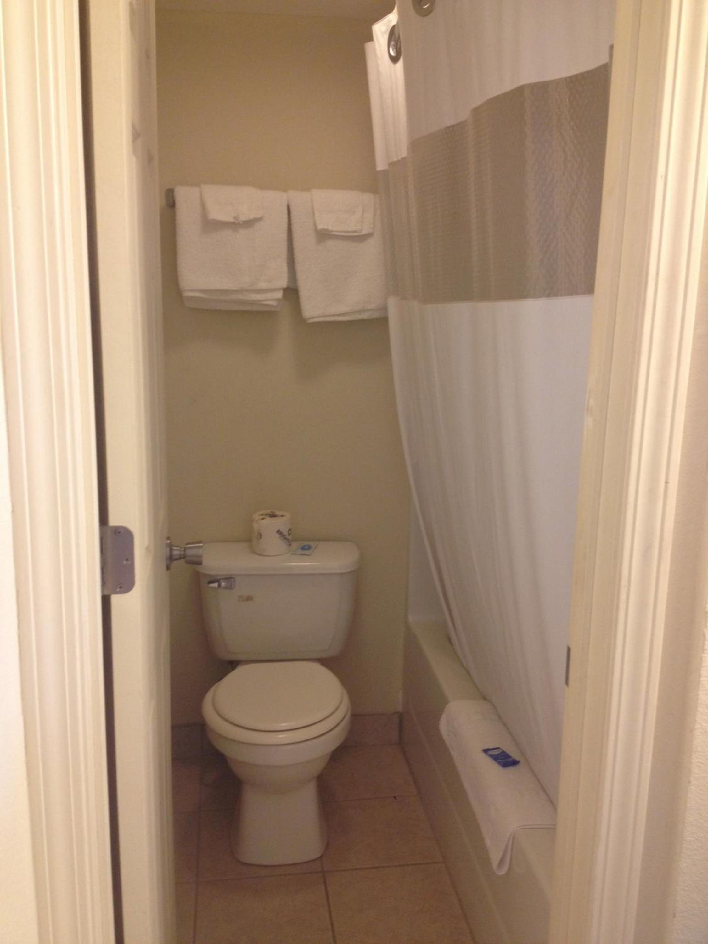 King Room - Non-Smoking - Photo 6