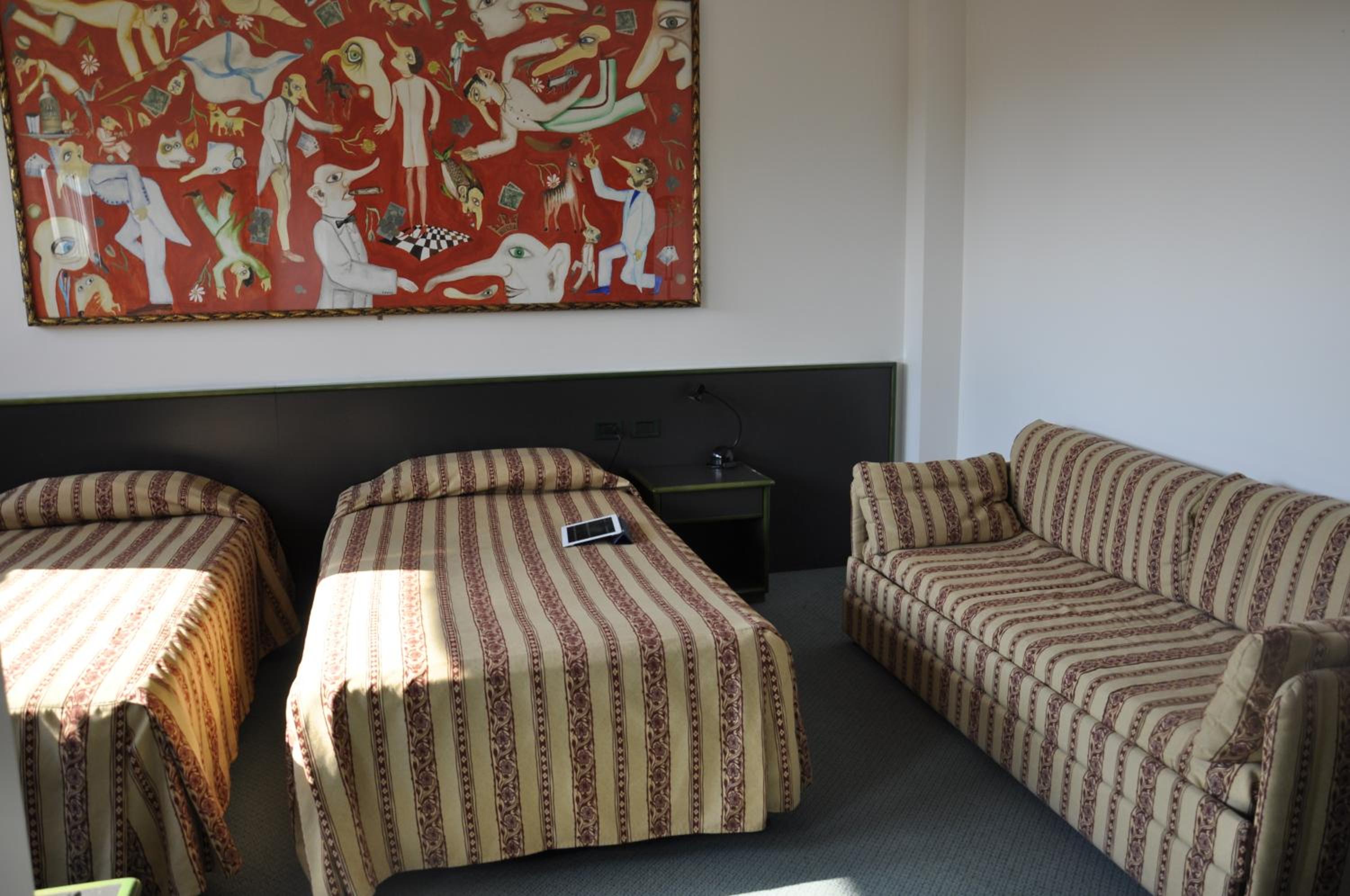 Standard King Room photo 3