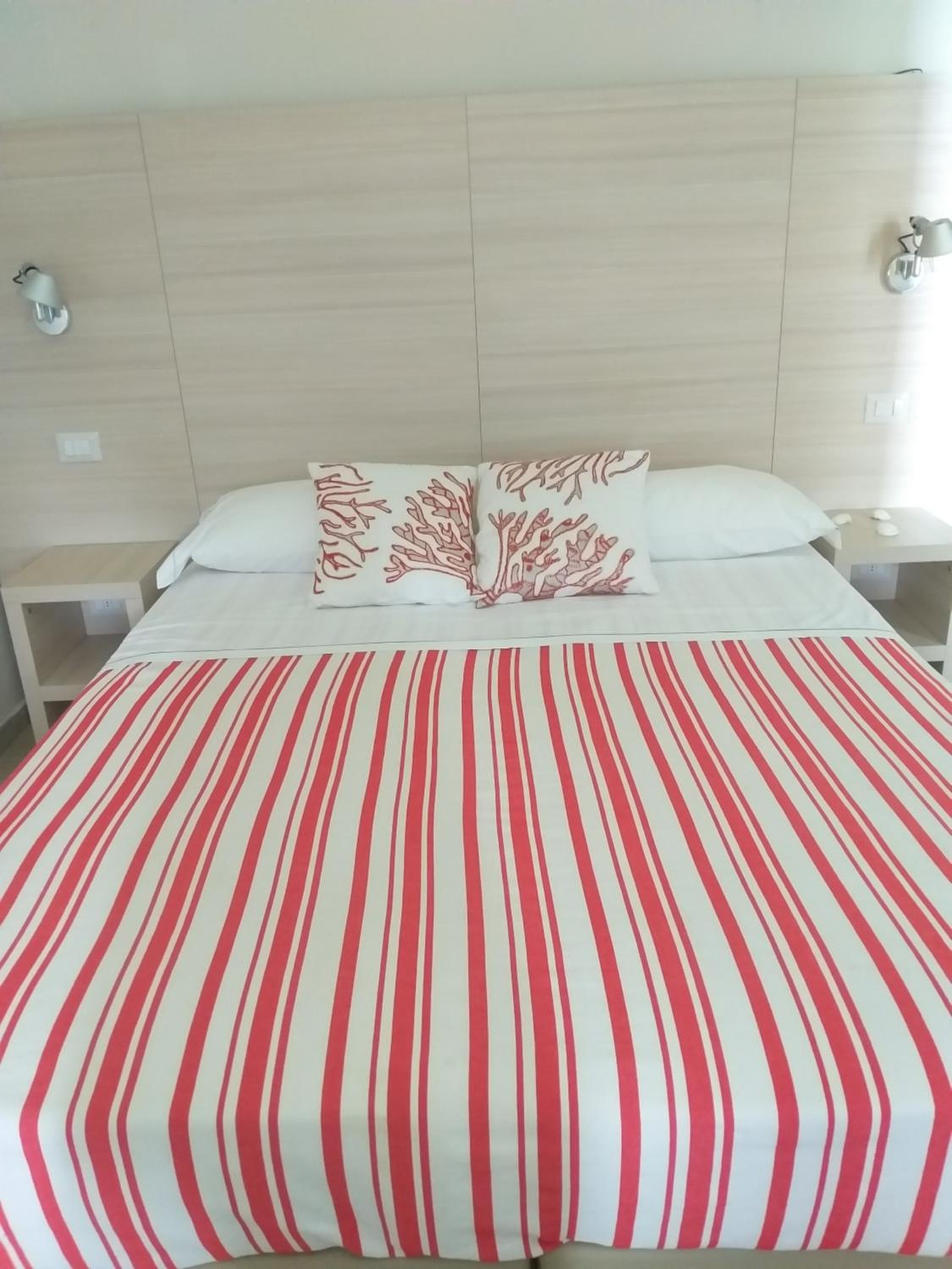 Deluxe Double Room with Sea View - Photo 9