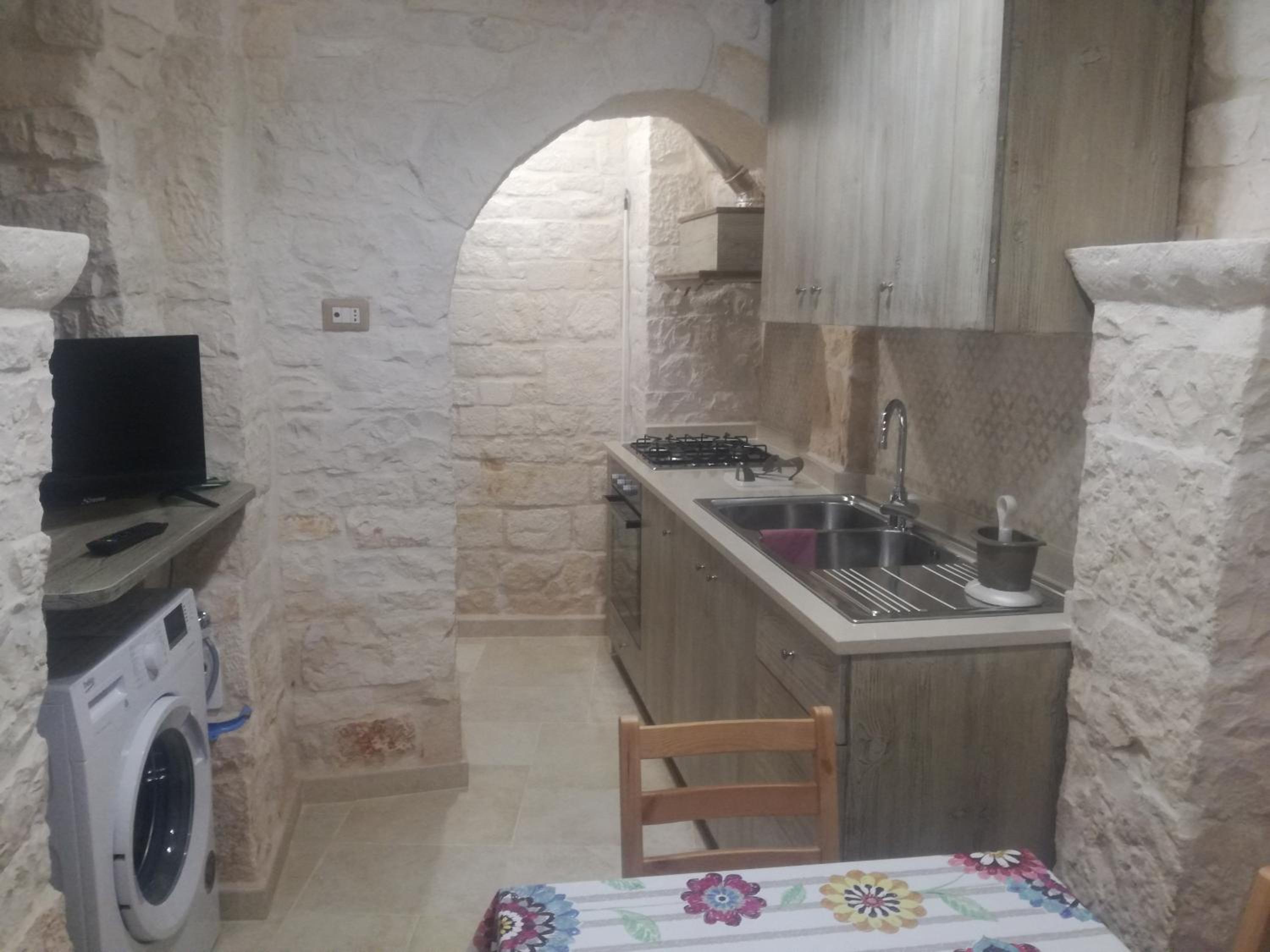 Two-Bedroom House - Photo 10