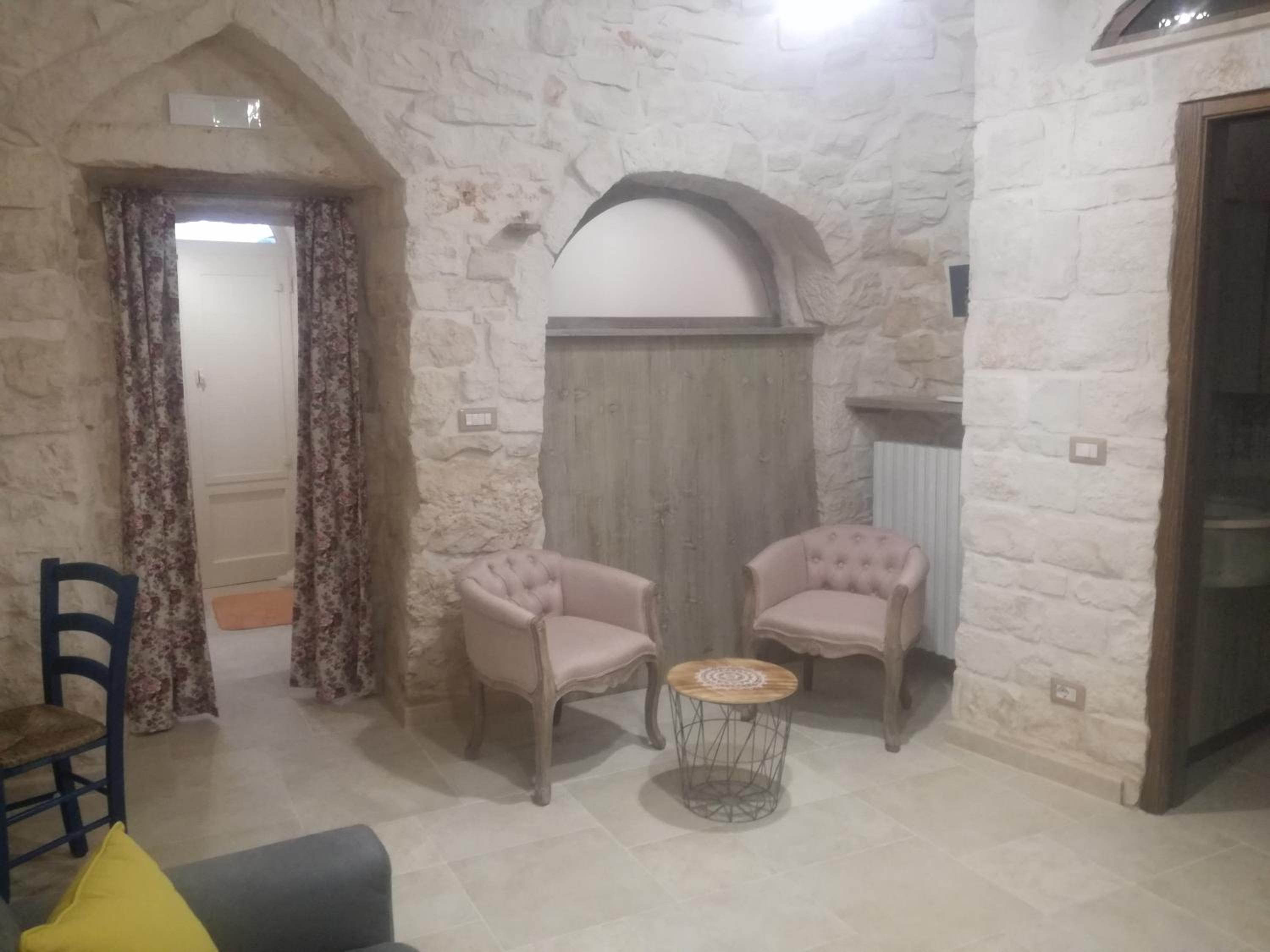 Two-Bedroom House - Photo 11