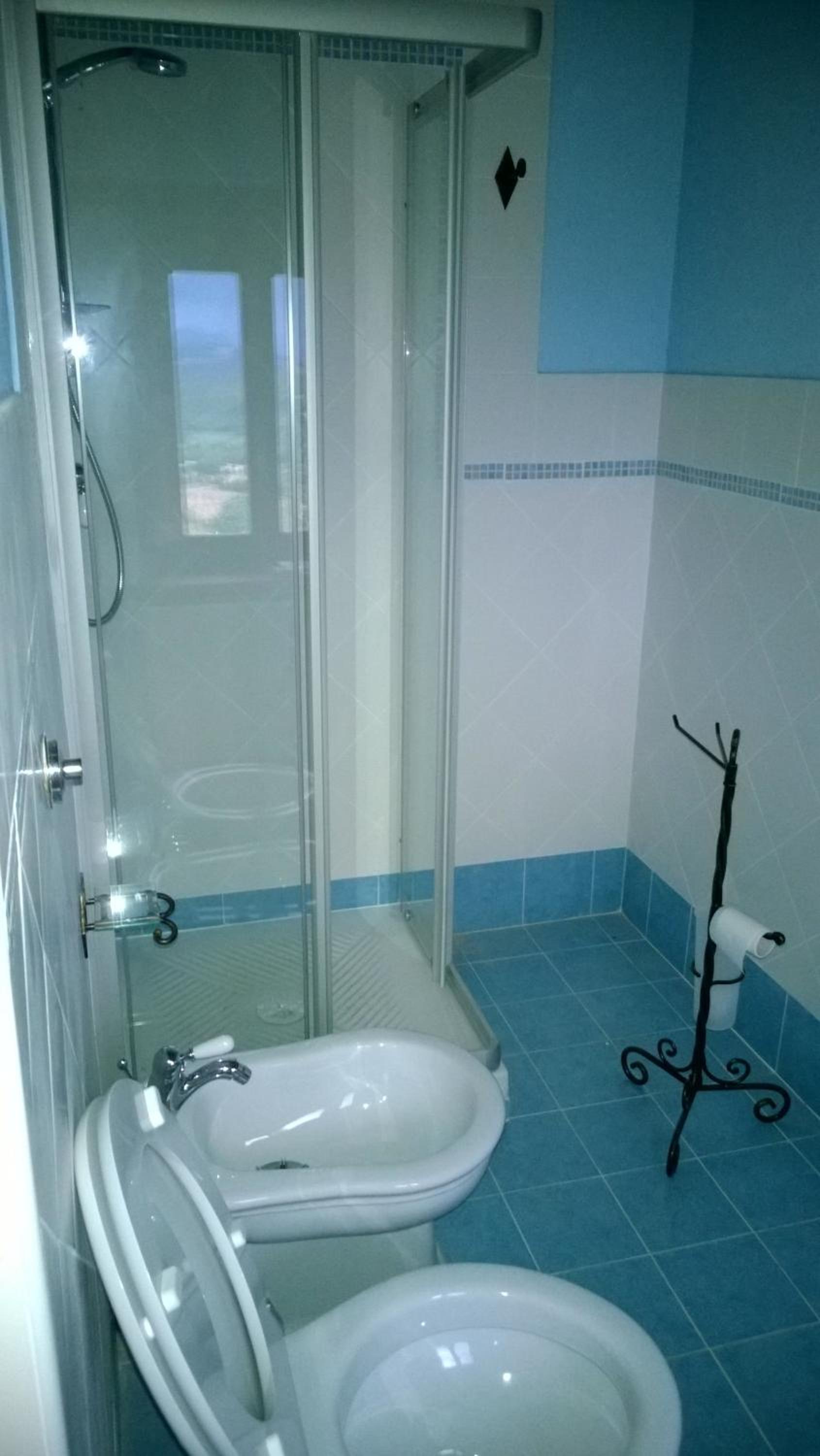 Quadruple Room with Private Bathroom - Photo 3
