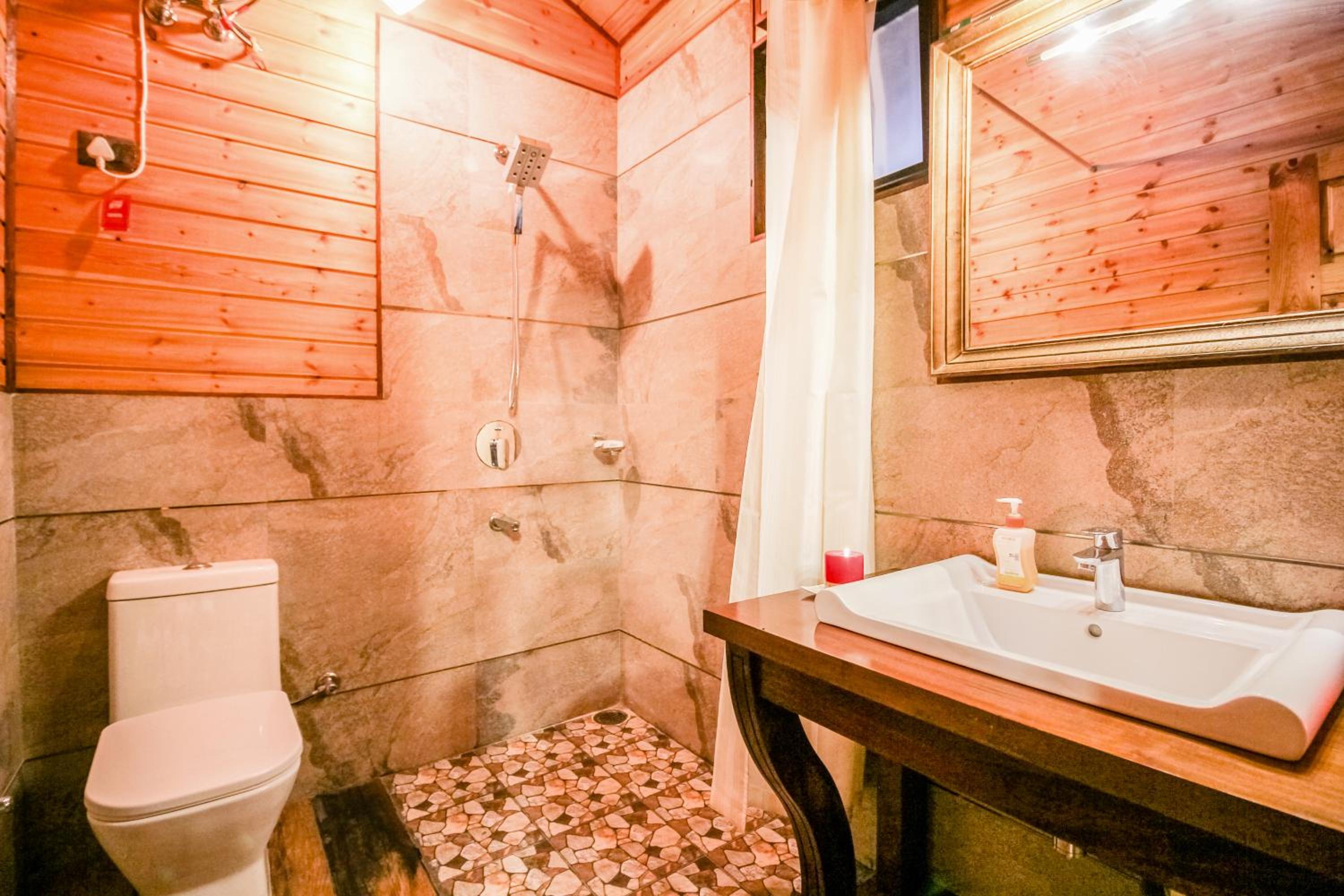 One-Bedroom Chalet - Photo 2