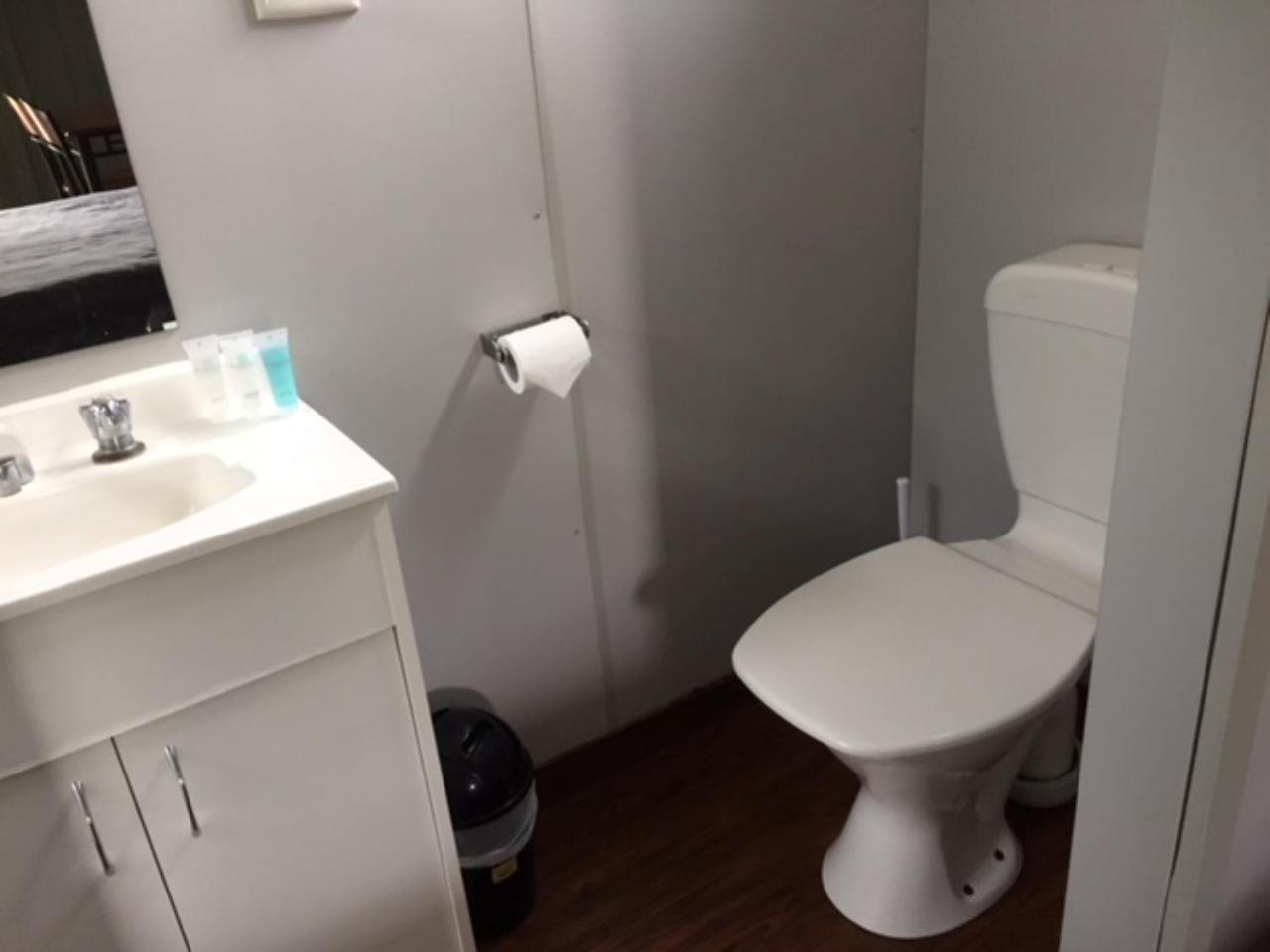 Double Room with Private Bathroom - Photo 7