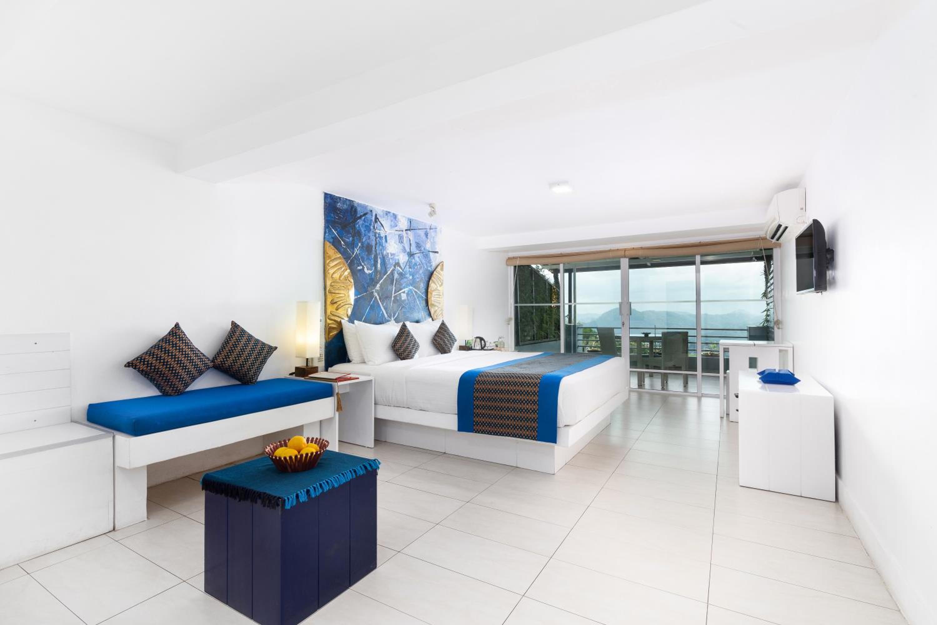 Superior Mountain View with Balcony - 10% off on Award Winning Cocktails & Selected Wines, Steam Room & Sauna Access