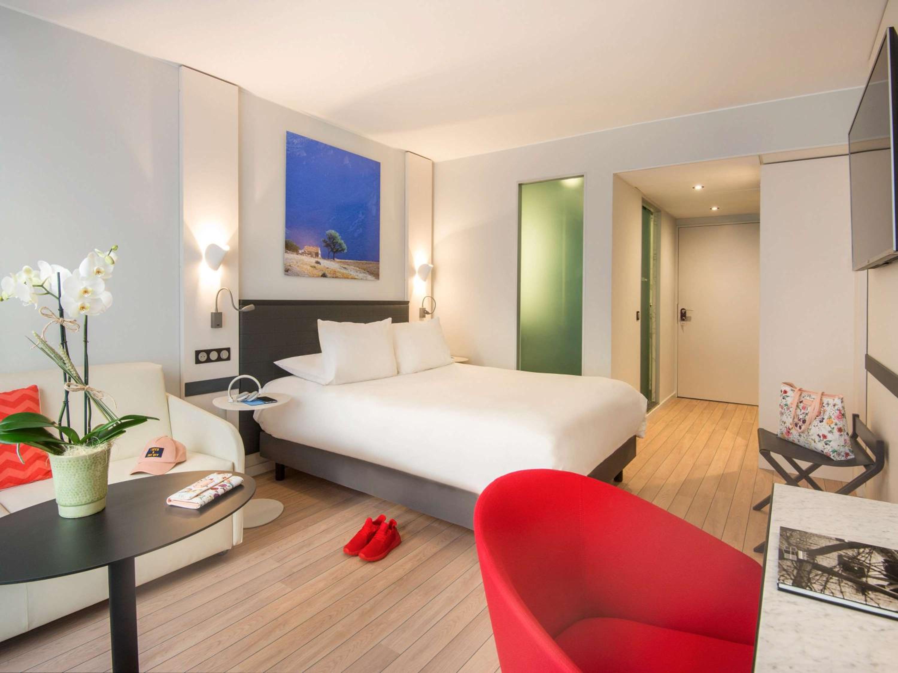 Privilege Room with One Queen Bed and 1 Sofa Bed - Photo 4