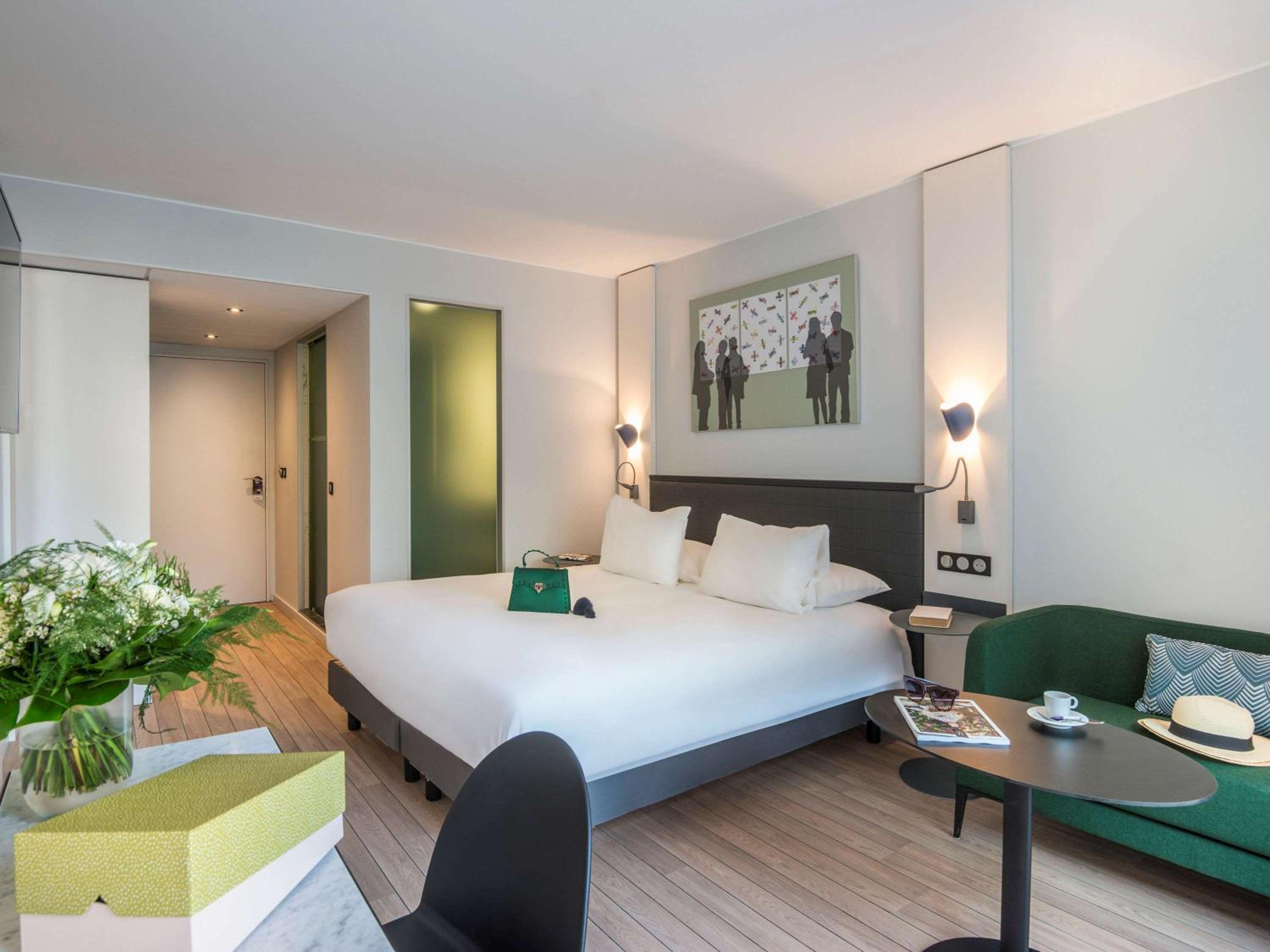 Superior Room with One Queen Bed and One Sofa - Photo 1