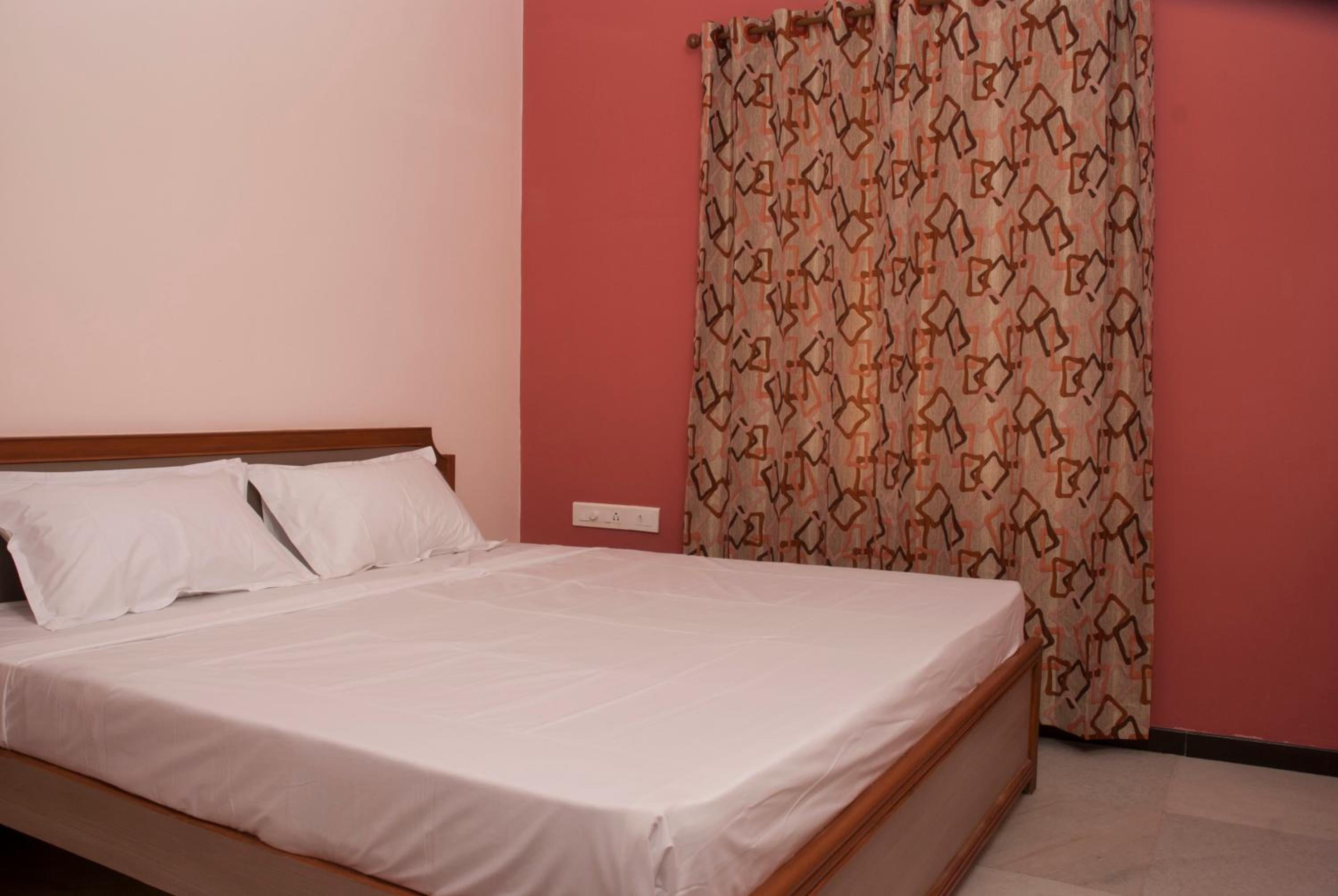 One-Bedroom Apartment - Photo 1