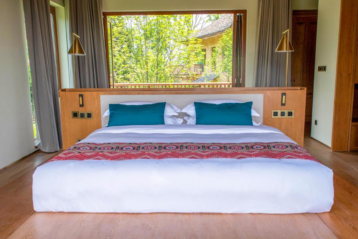 King Room with Mountain View