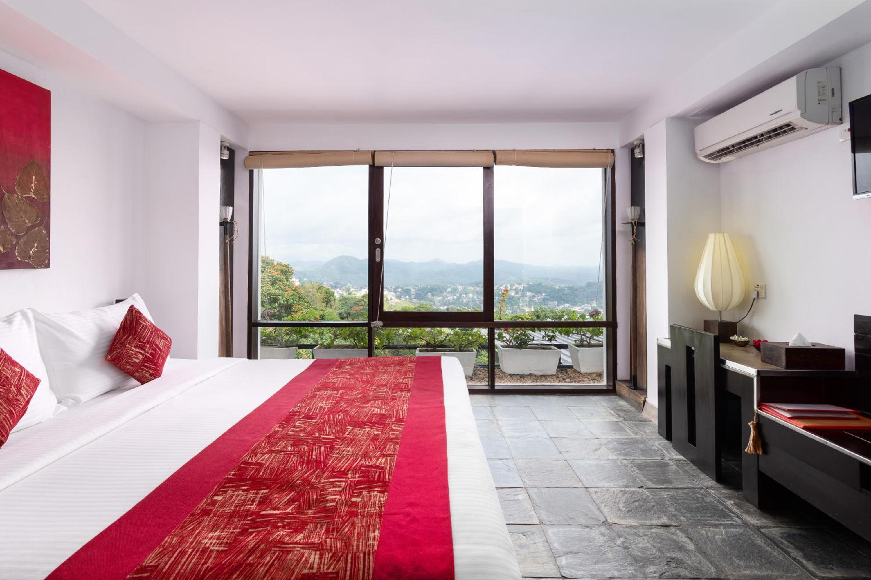 Deluxe Room - Mountain View - 10% off on Award Winning Cocktails & Selected Wines, Steam Room & Sauna Access