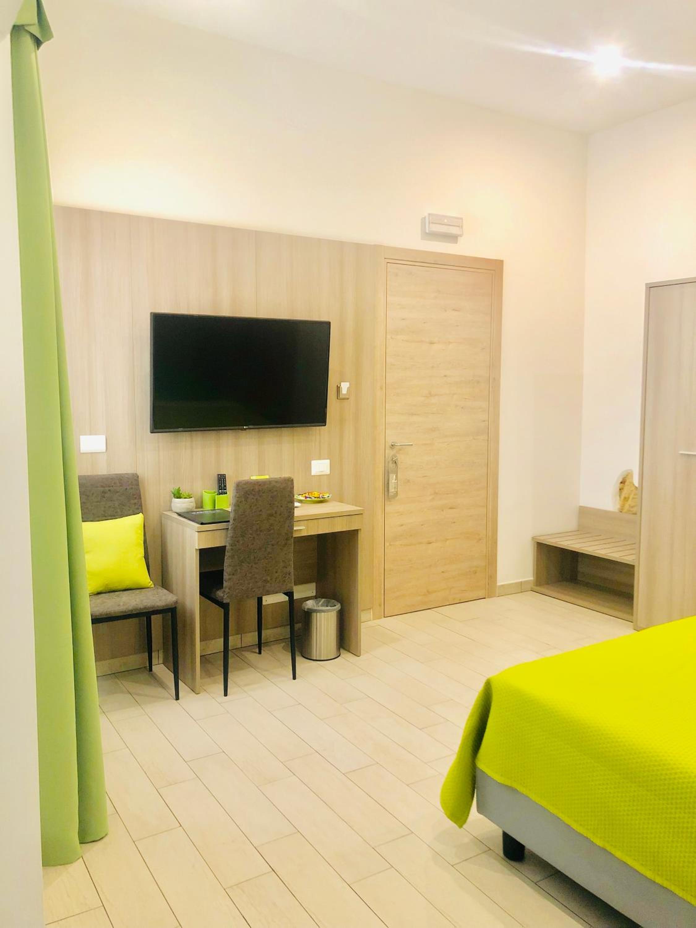 Triple Room with Private Bathroom - Photo 29