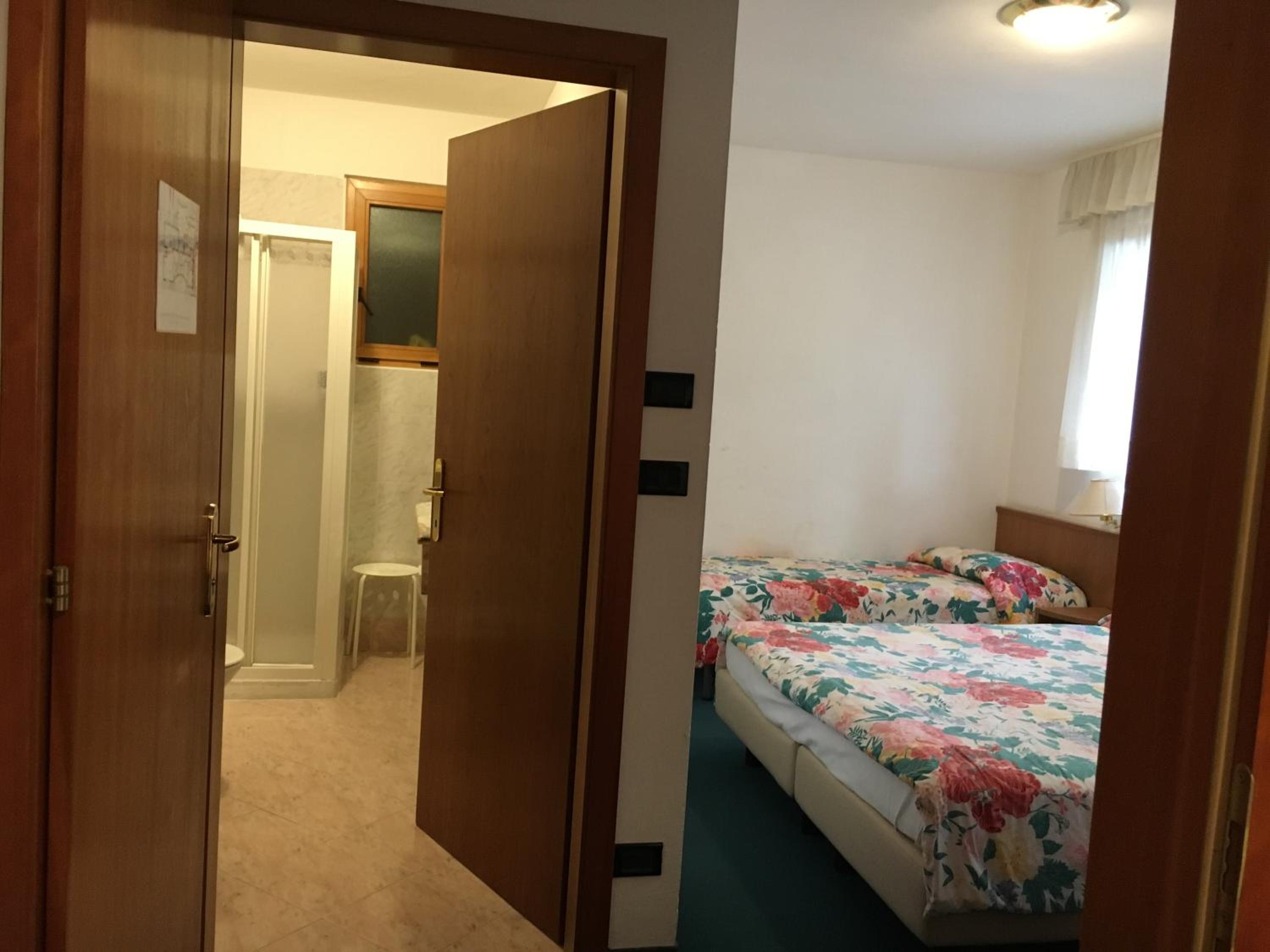 Economy Triple Room photo 1