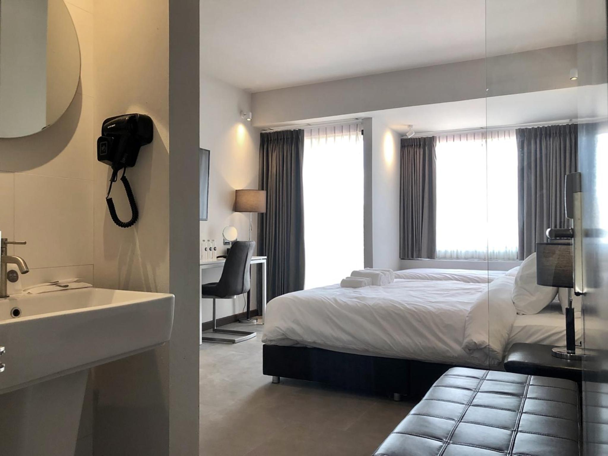 Triple Room with 1 King Size Bed and 1 Single Bed - Photo 12