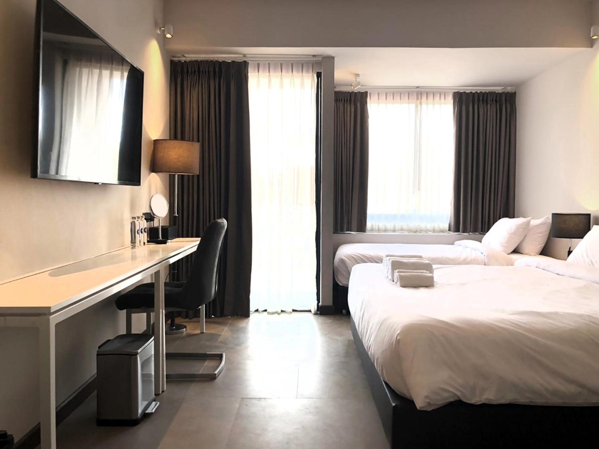 Triple Room with 1 King Size Bed and 1 Single Bed - Photo 1