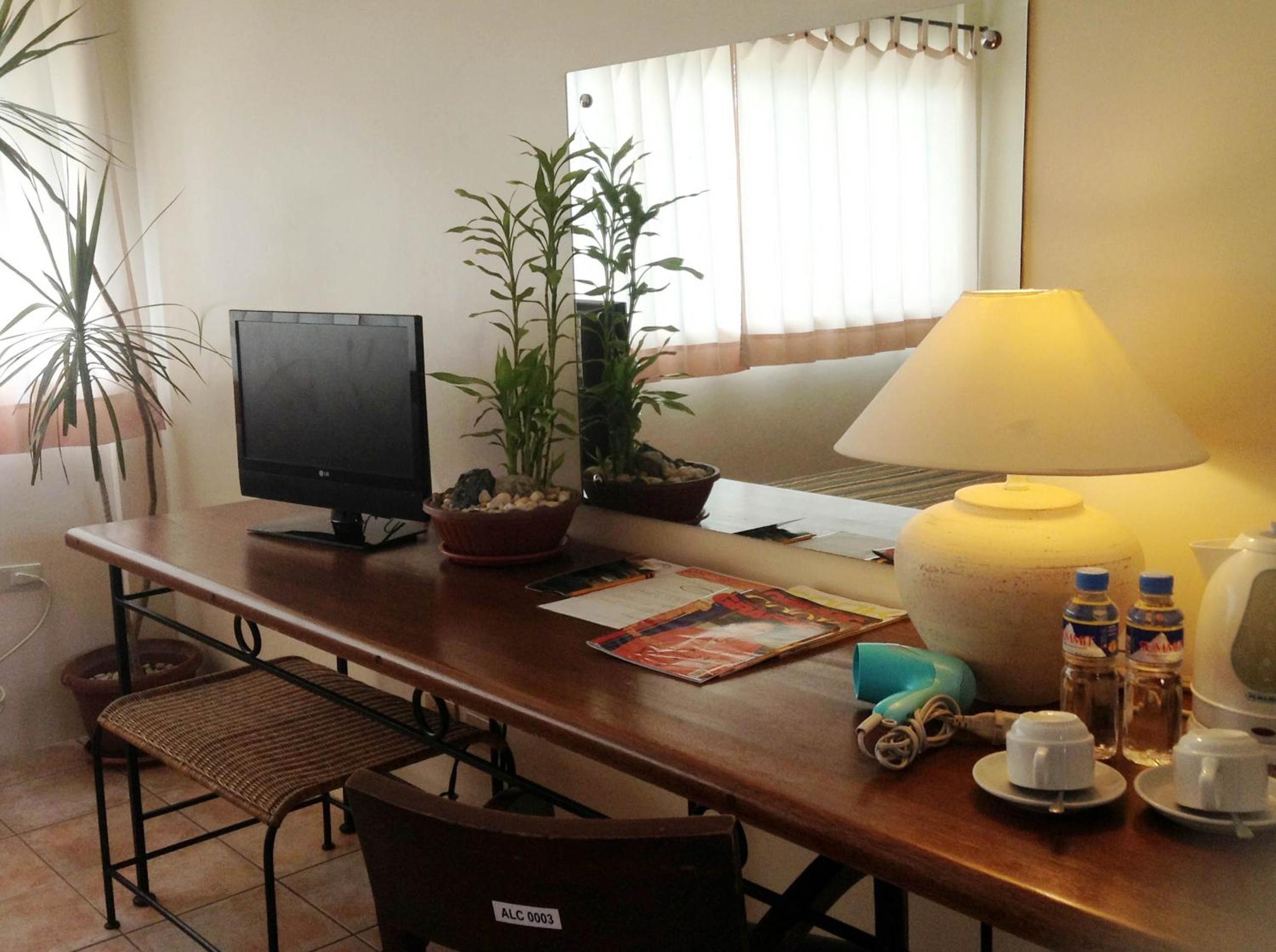 Standard Twin Room - Photo 7