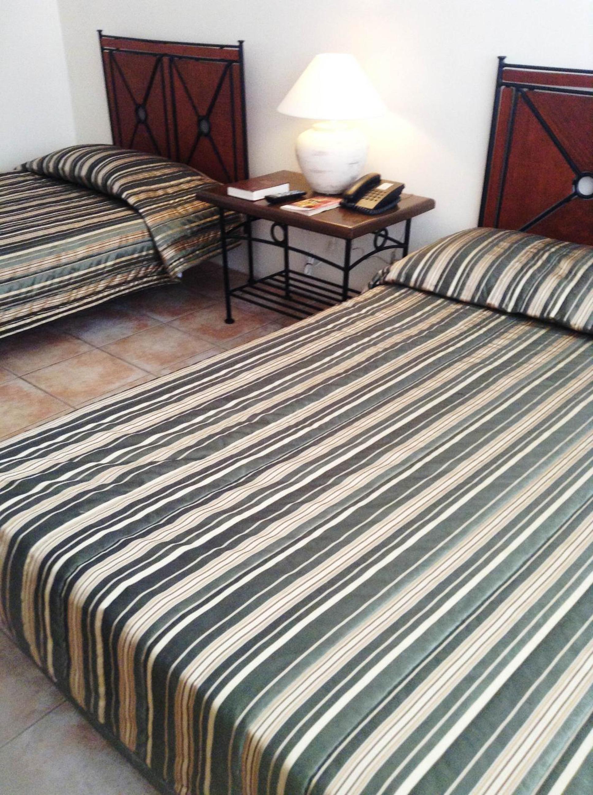 Standard Twin Room - Photo 6