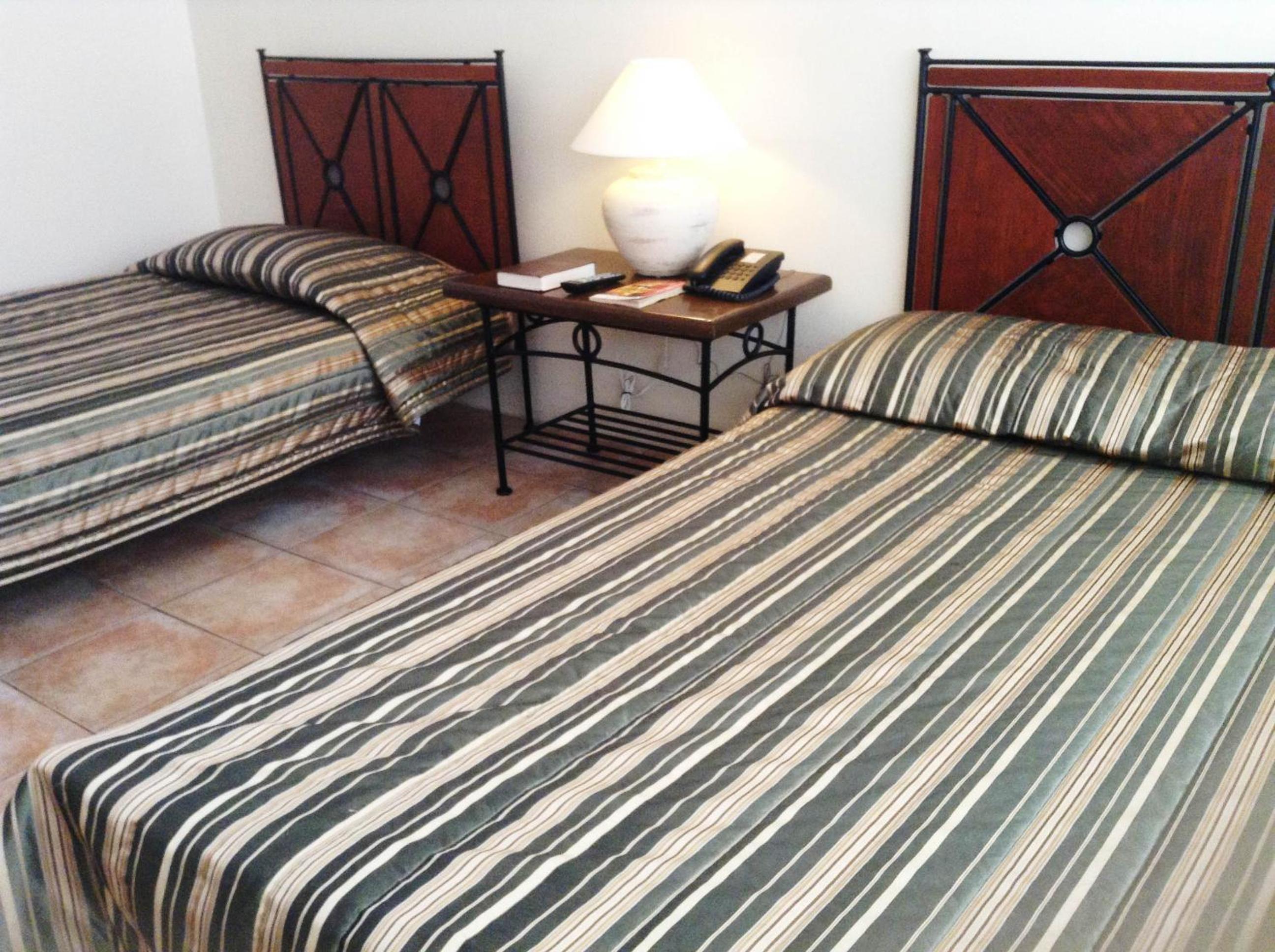 Standard Twin Room - Photo 3