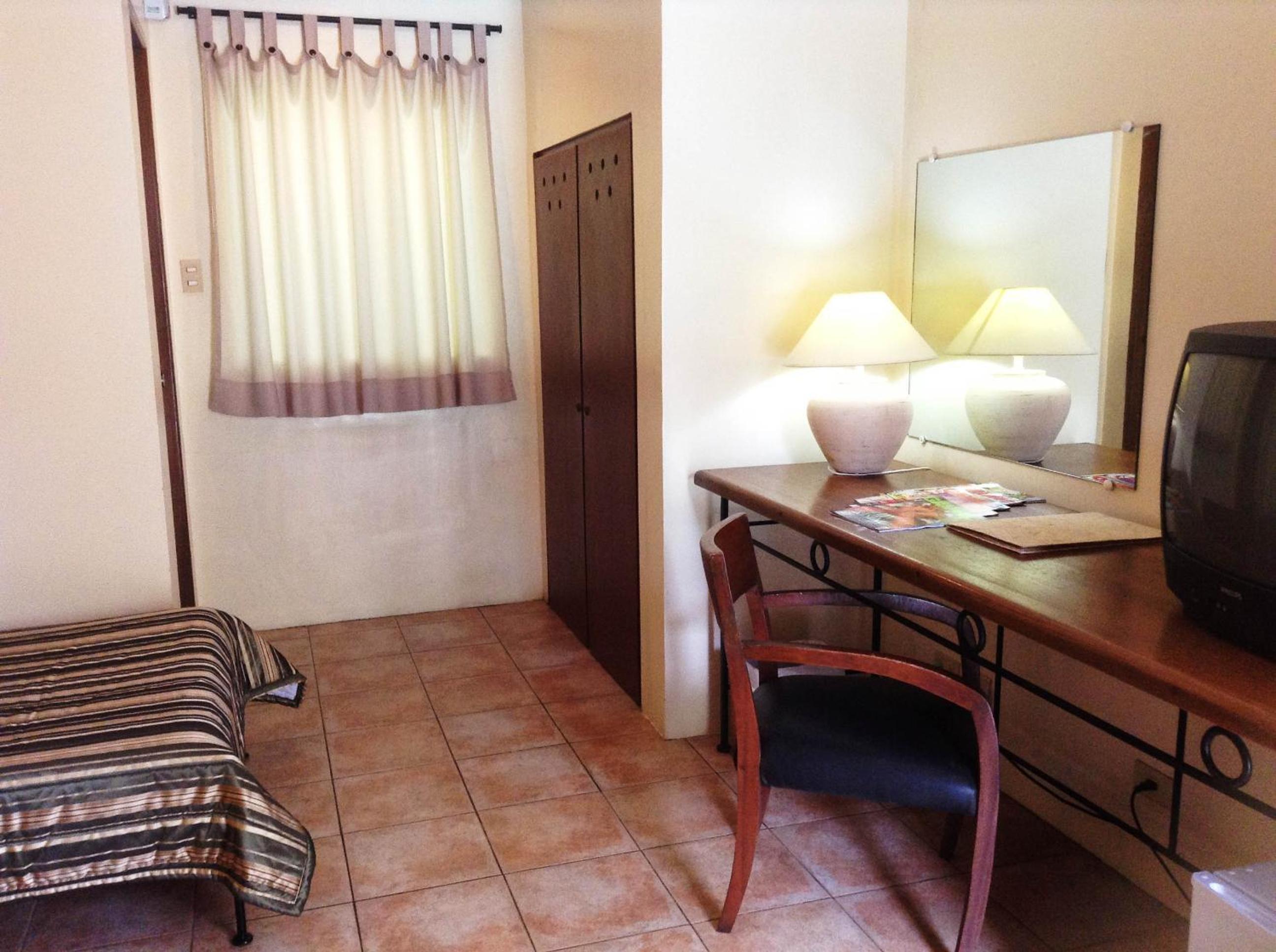 Standard Twin Room - Photo 2