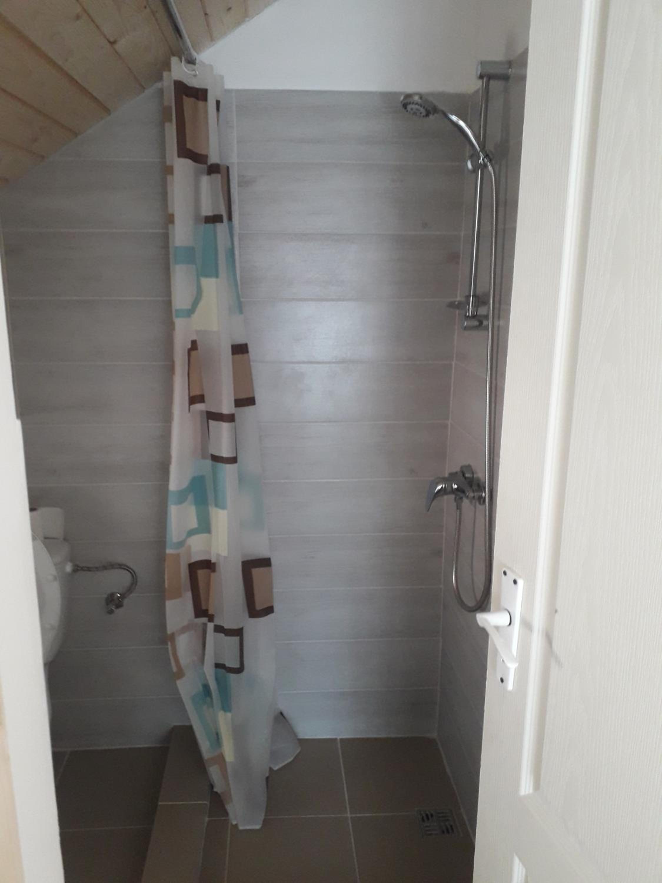 Double Room with Private Bathroom - Photo 4