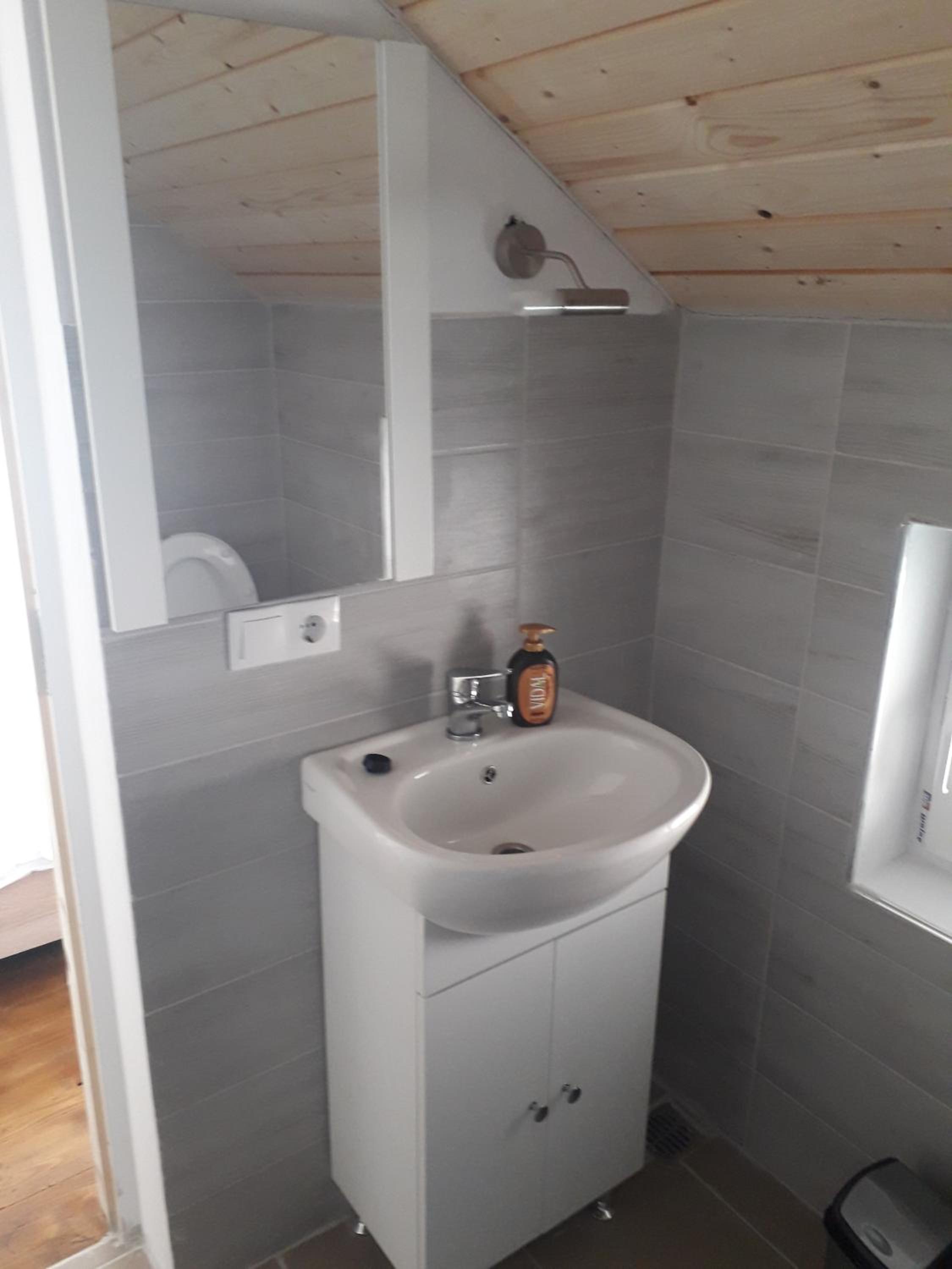 Double Room with Private Bathroom - Photo 3
