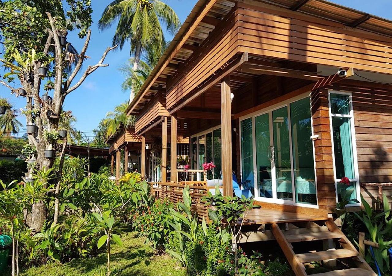 Deluxe Double Room with Balcony - Photo 6