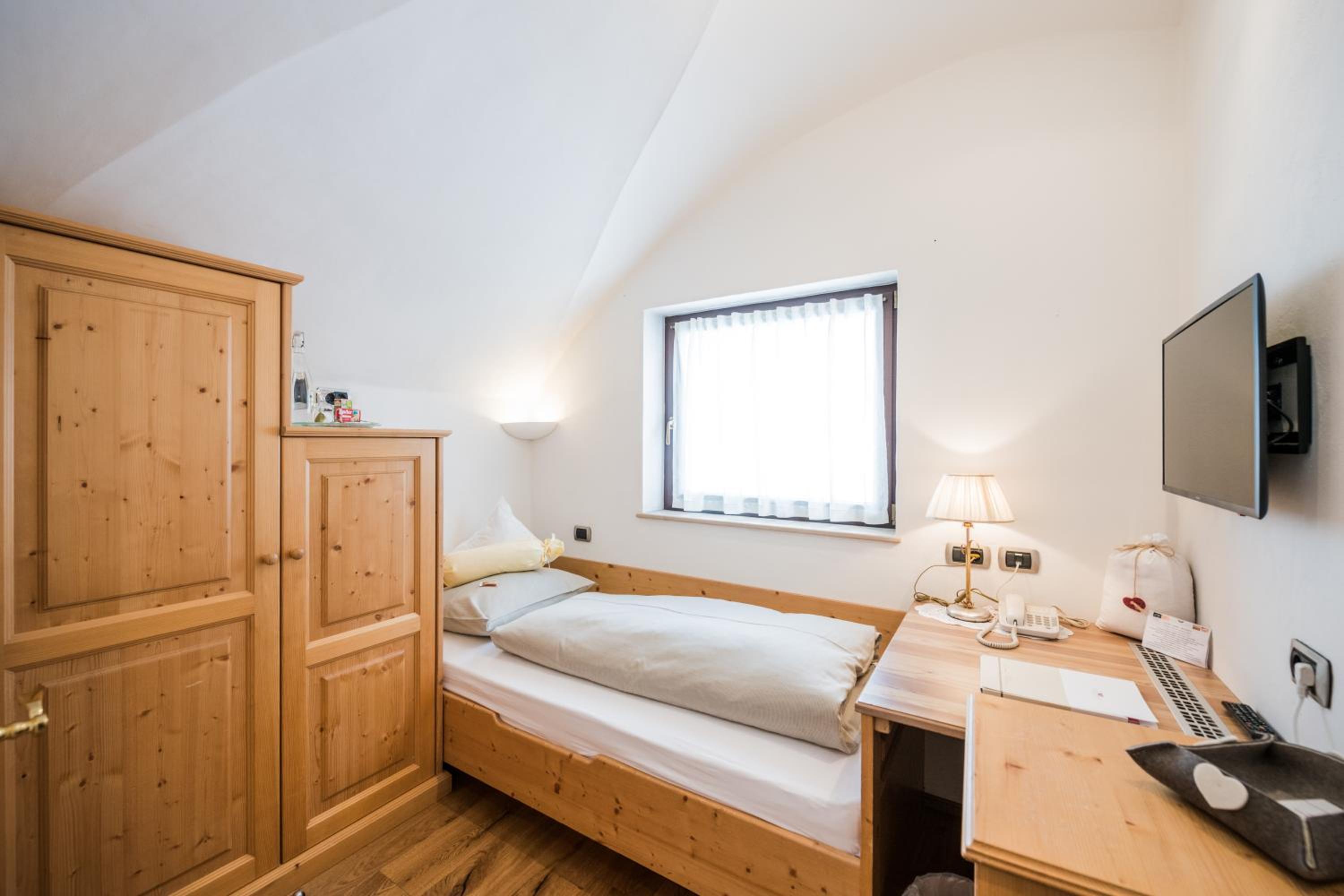 Single Room photo 2