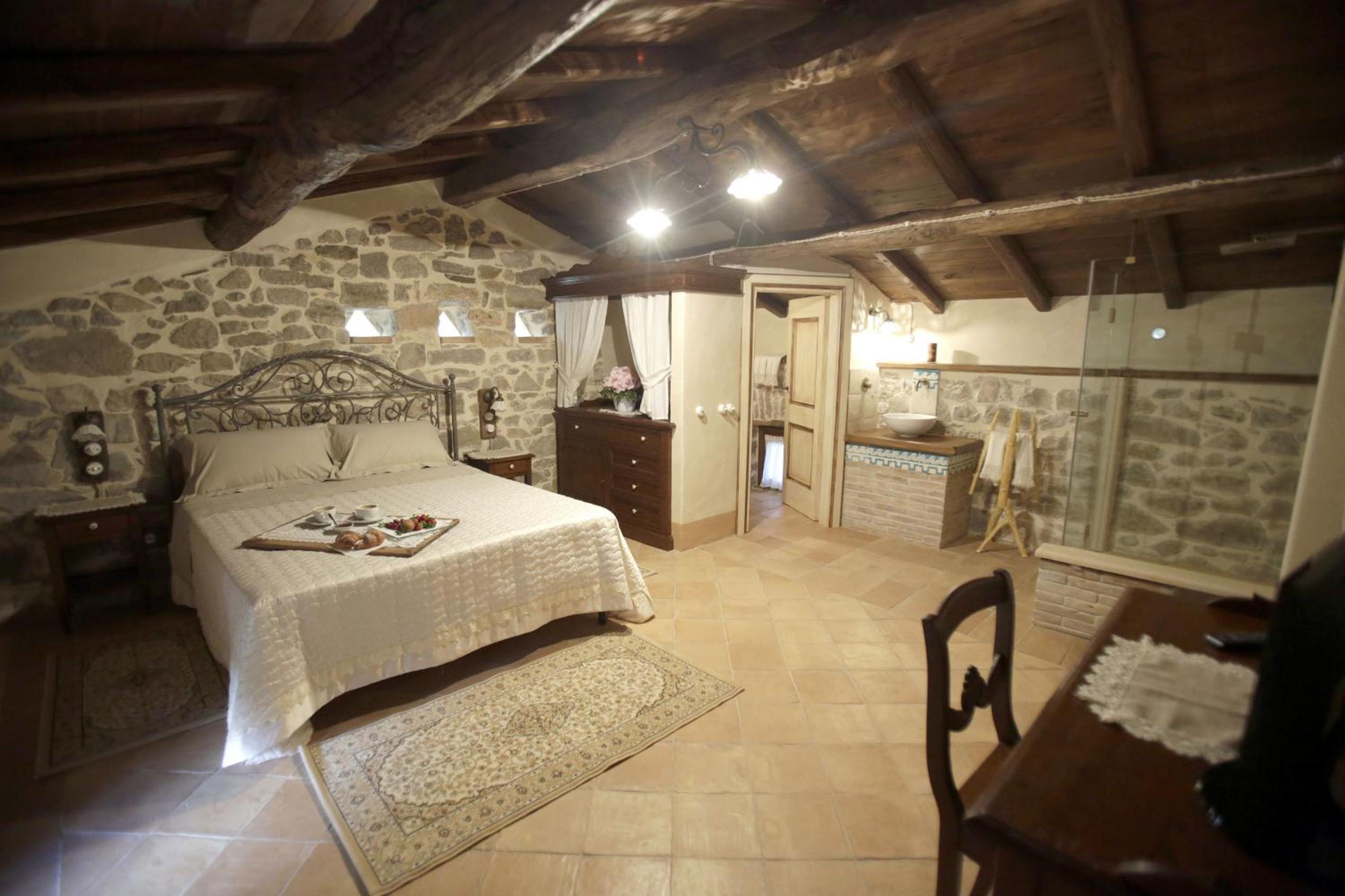 Suite - Photo 1