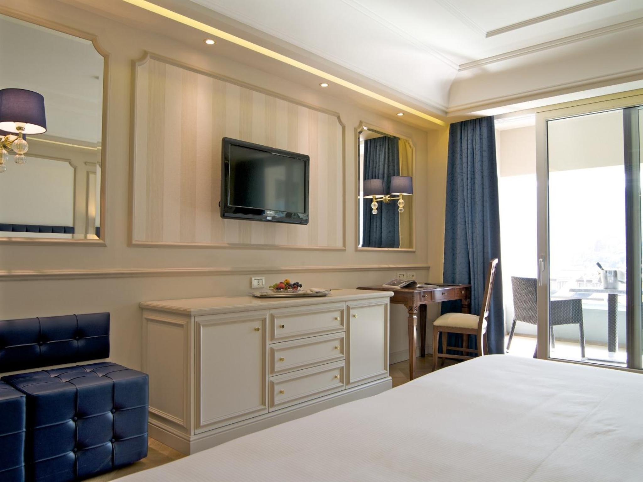 Deluxe Double Room With Lake View And Spa Access photo 2