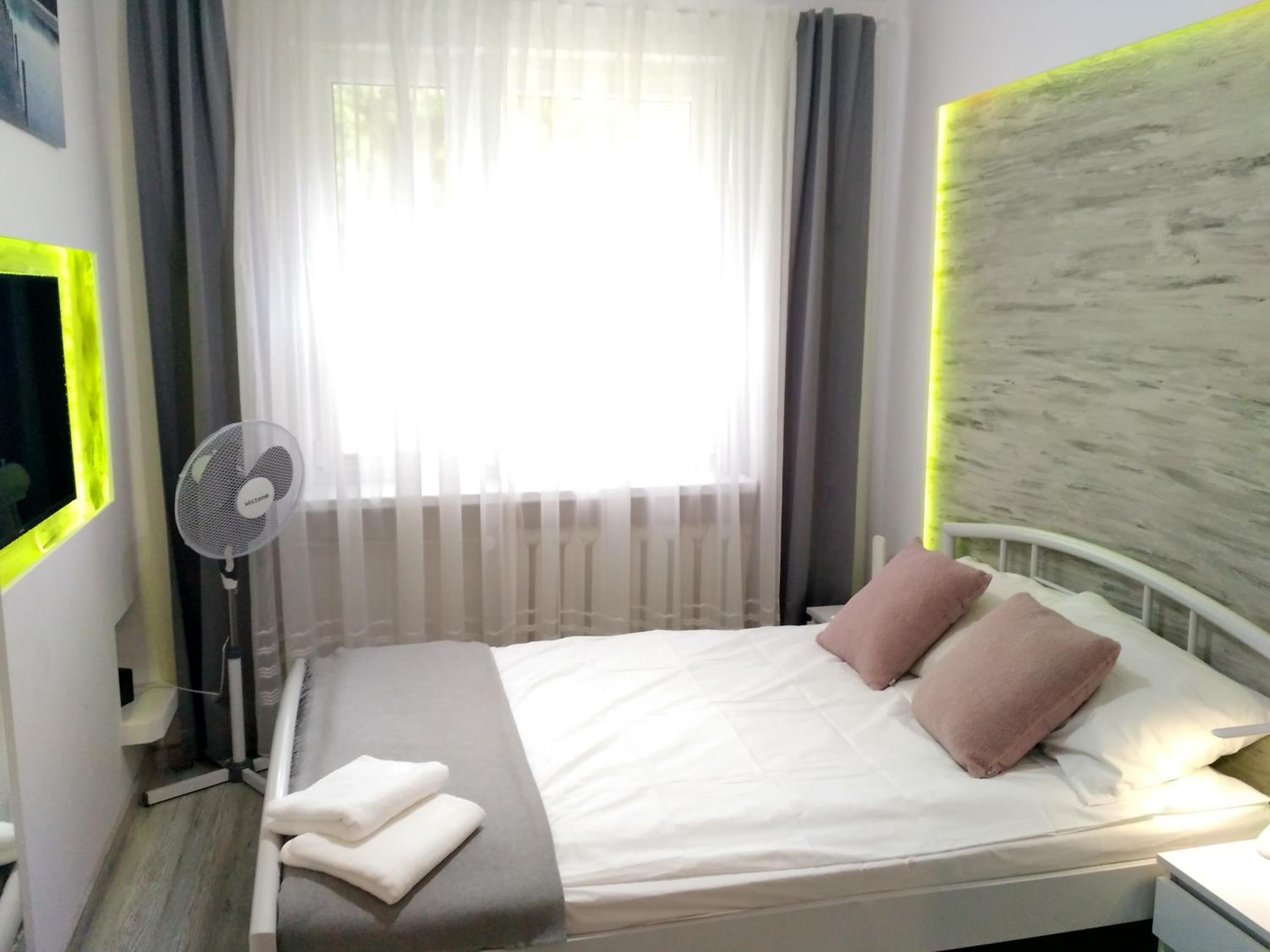 Apartment with Shower - Photo 9